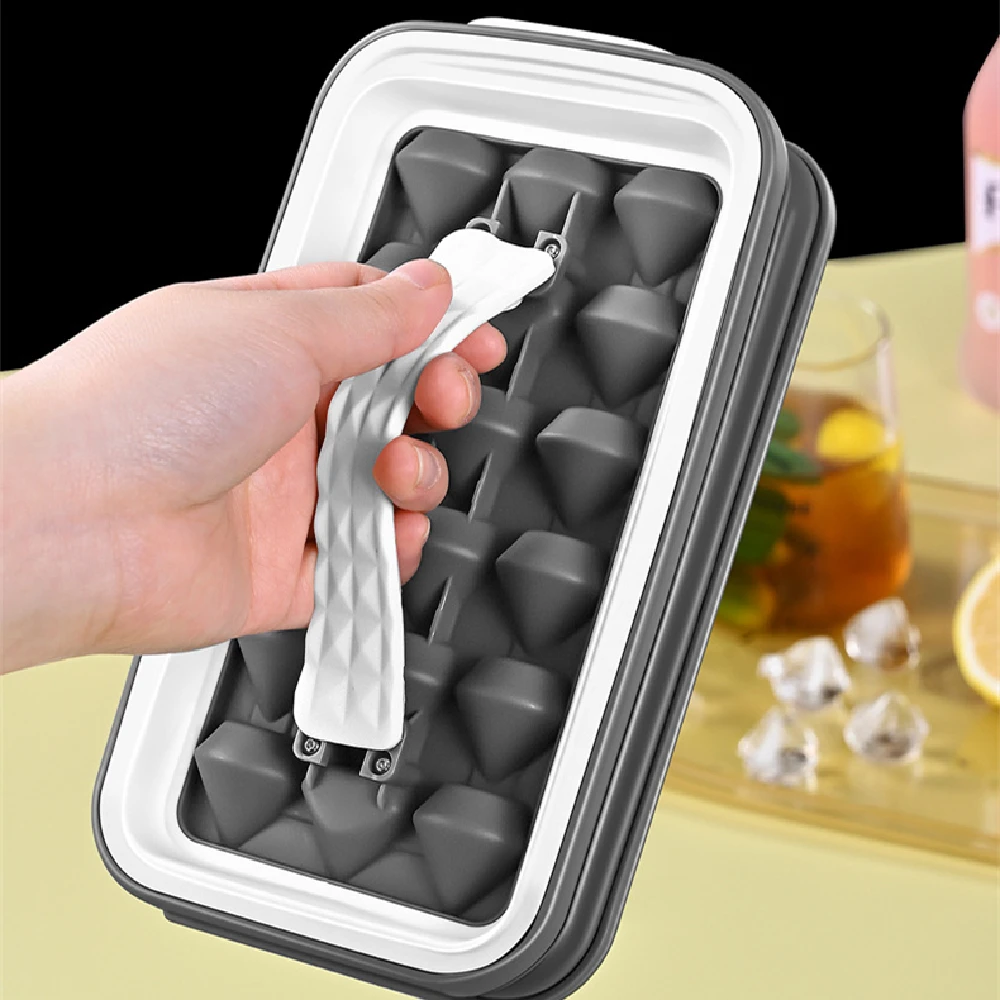 Wholesale Leakproof Dimon Shape Amazon Top Seller 2 In 1 Silicone Cube Tray Molds Ice Ball Maker Kettle Bottle