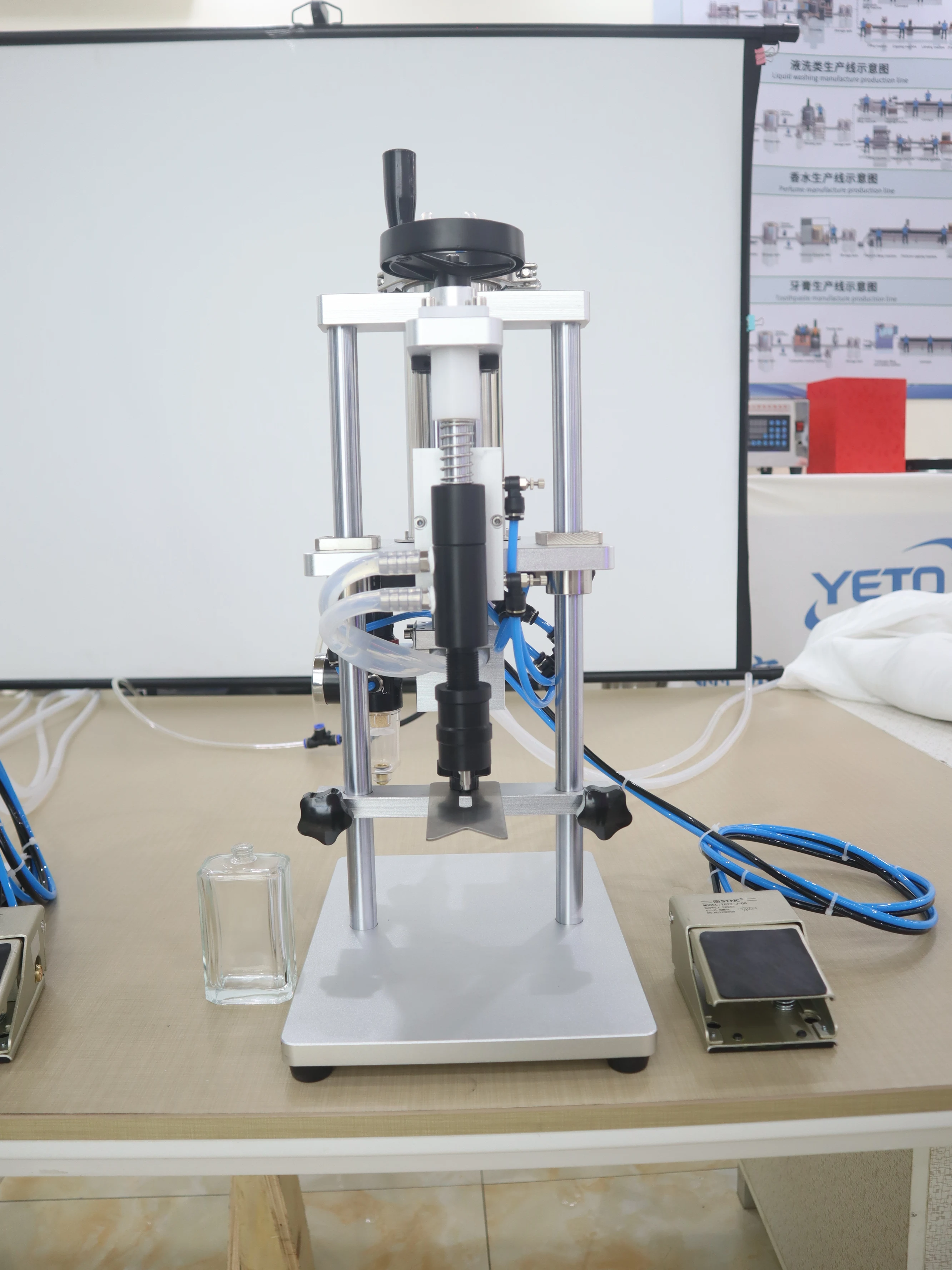 2023 New YETO Small Table Top Essential Oil Perfume Bottle Vacuum Filling Machine Small Business Perfume Filling Machine
