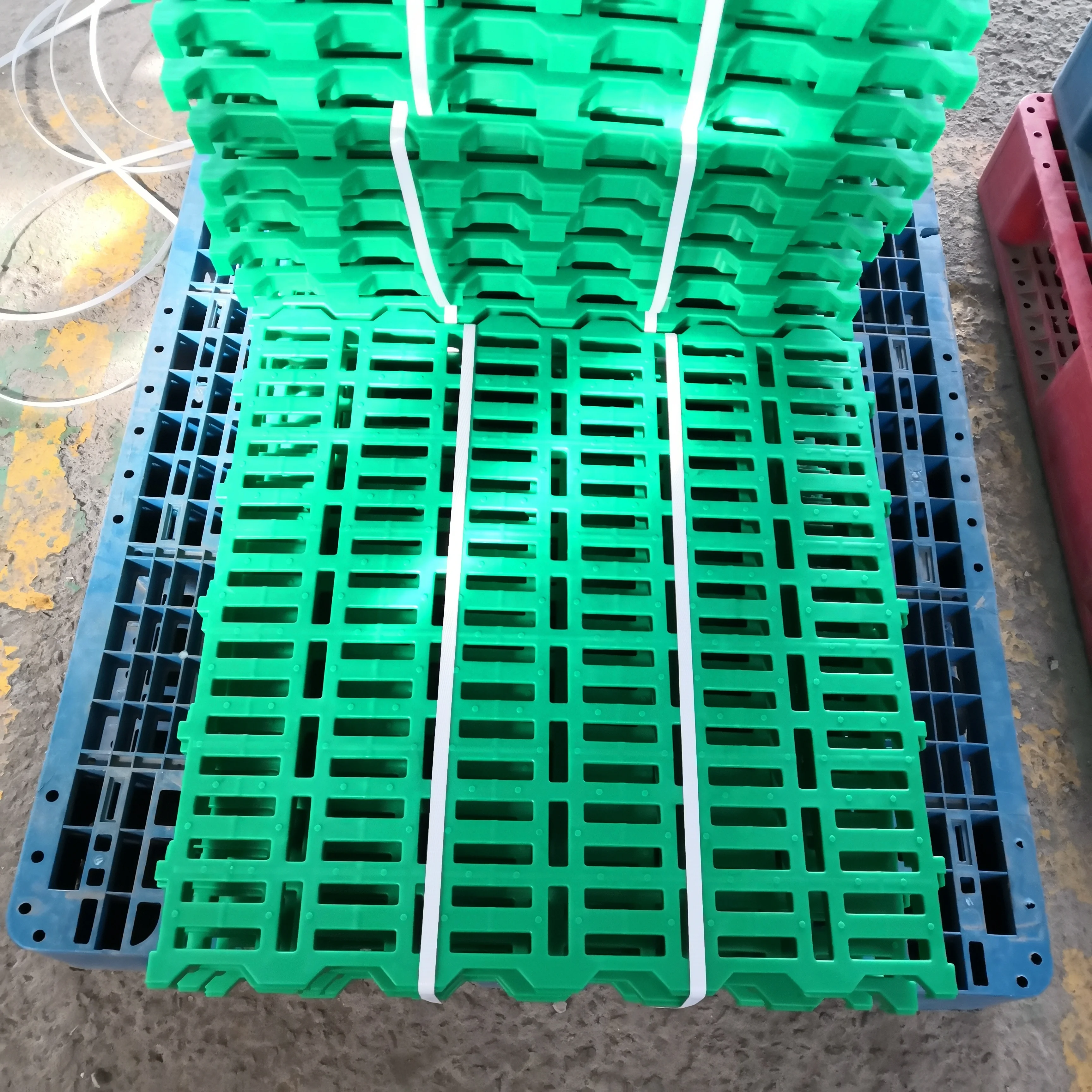 2021 factory direct sales goat sheep farming plastic slatted flooring