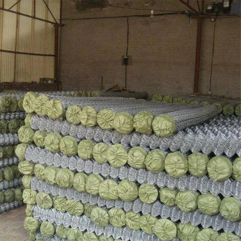 9 gauge Small Hole Mini Mesh Chain Link Fence basketball stadium cheap mini chain link fence roll 4 ft 6 ft 8 ft 10 ft