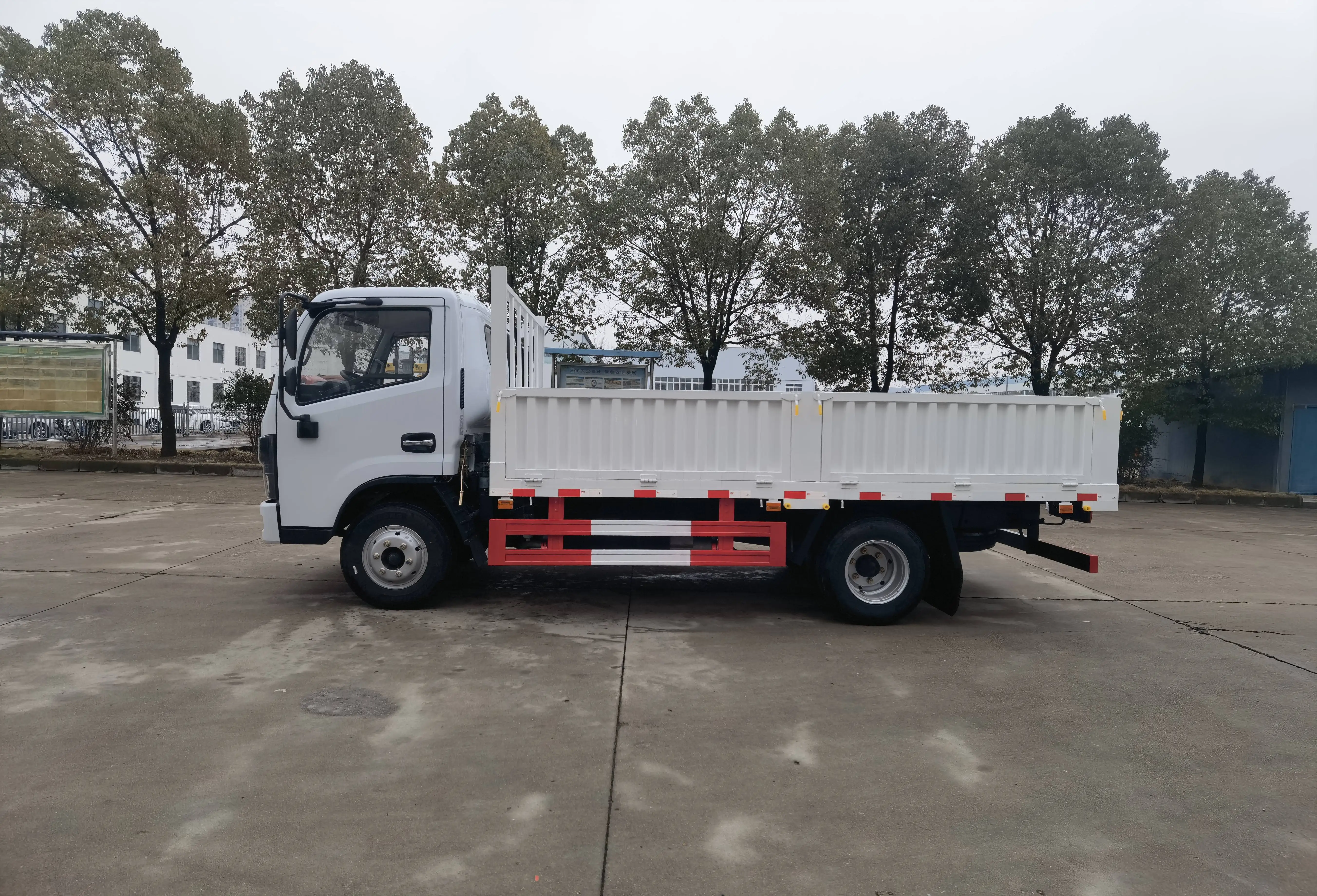 Недорогой легкий самосвал Dong feng 3 тонны мини 5-тонный для продажи