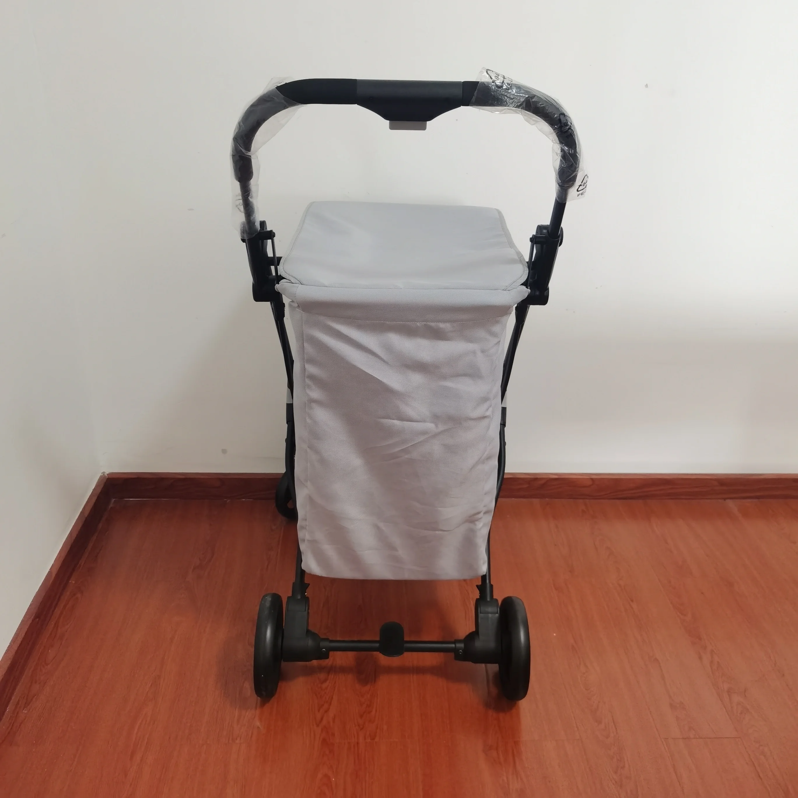 Luxury Large Capacity Easy Folding  Reusable Shopping Bag with Swivel Wheels