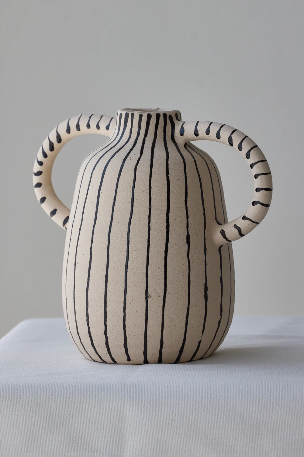 Noric Creative Ceramic Decorative Small Vase Retro Abstract with Design Sense Home Decoration Ceramic Vase