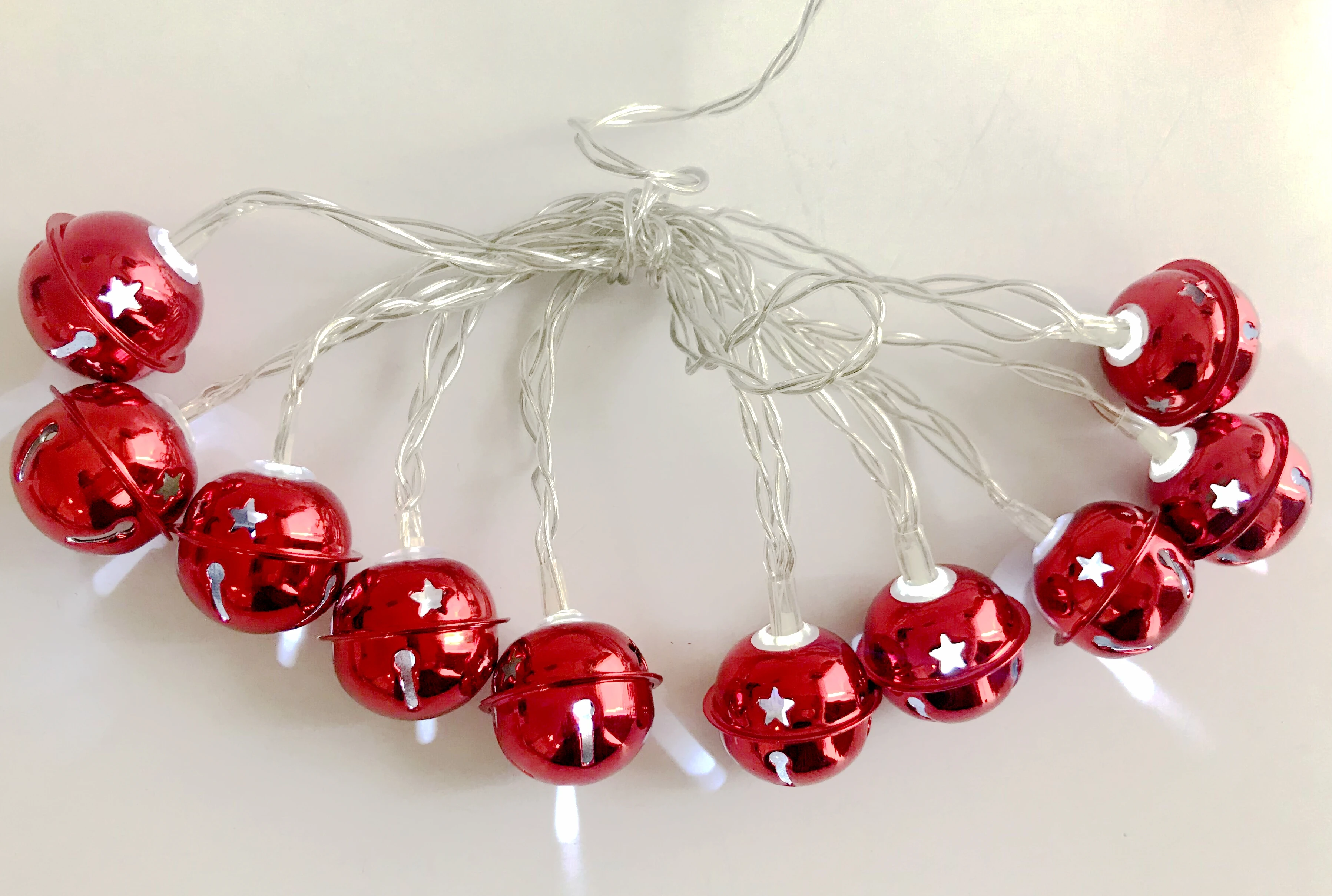 10LT Red Jingle Bells Decorative String Lights Battery Operated LED Christmas Bell Lights for Winter Festival Xmas Tree Decor