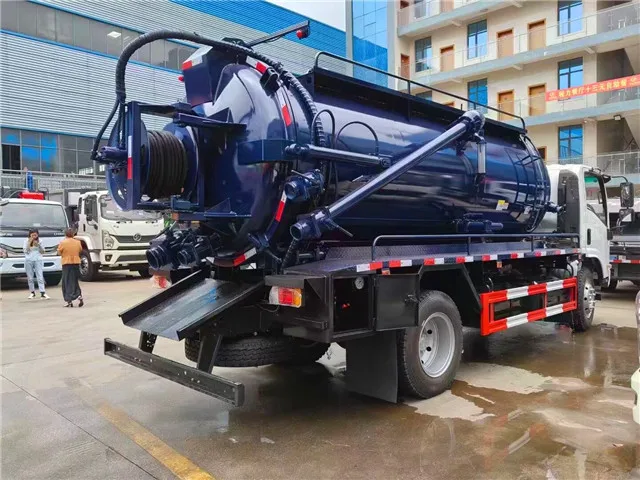 sewage truck  (1).jpg