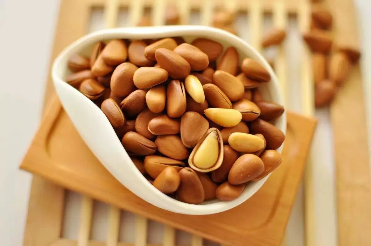 Food Grade 100% Natural Organic Chinese Wholesale Pine Seeds Nuts In Shell Kernels Pine Nuts For Sale