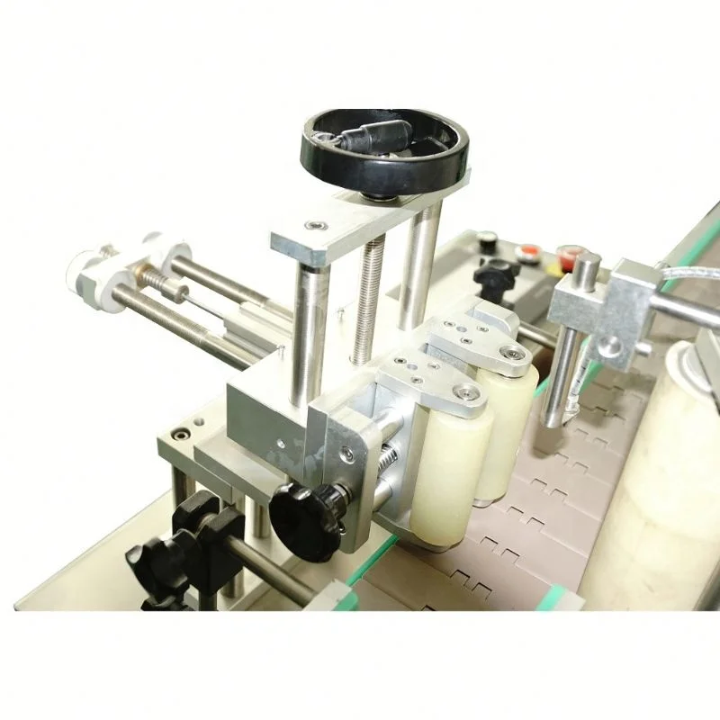 High precision orientated round bottle label machine