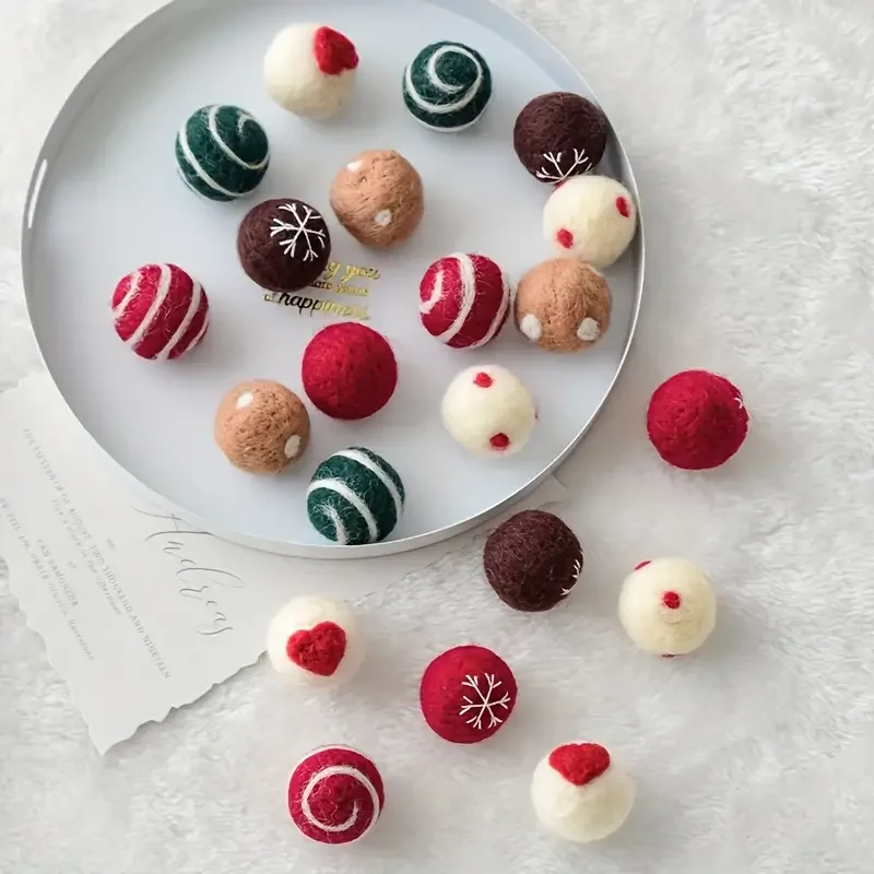 Colorful Diy Crafts Random Mixed Colors Wool Felt Balls with Heart Designs