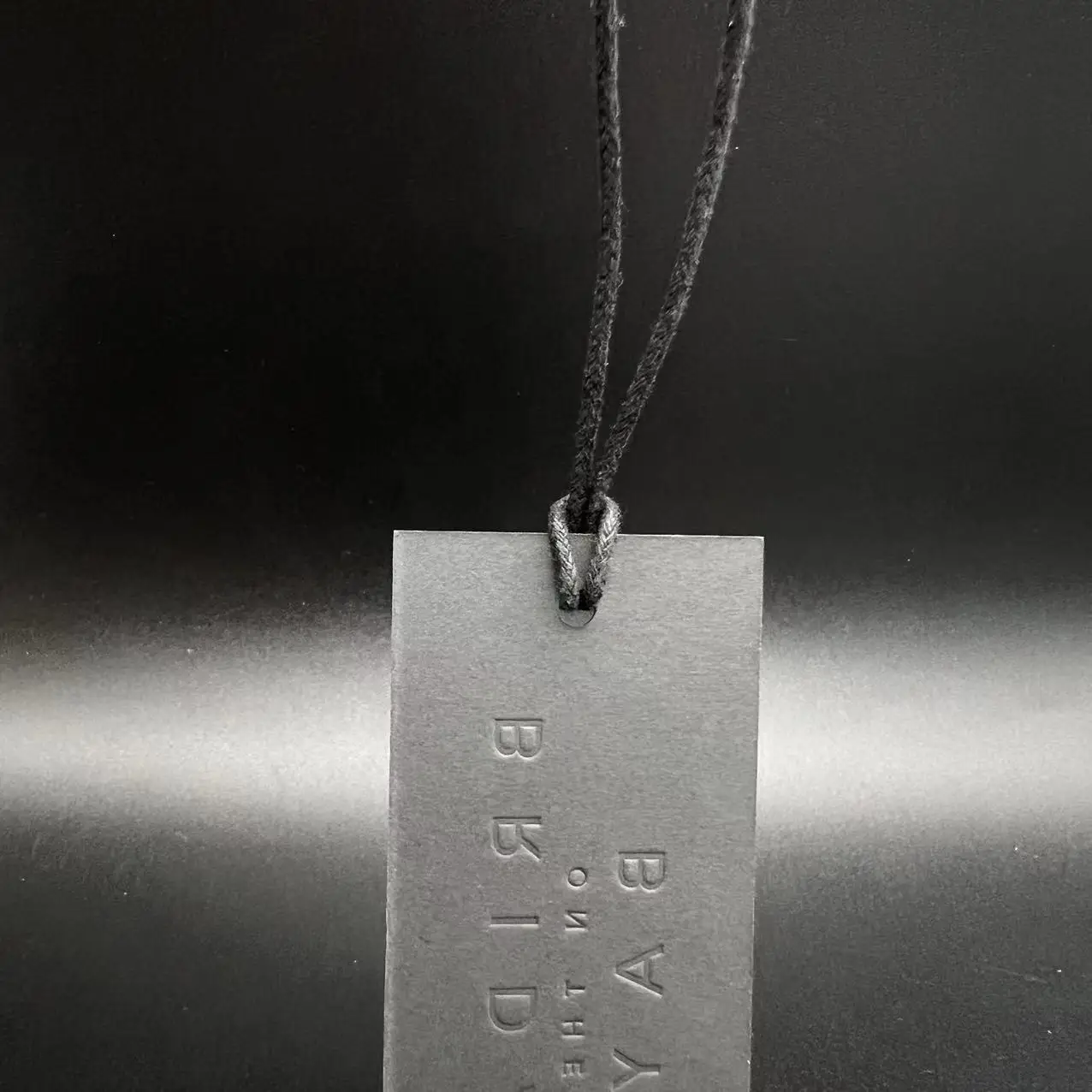 Customized Design with Embossed Printing Hang Tags Recyclable Paper Clothing Hats Socks Shoe Tag