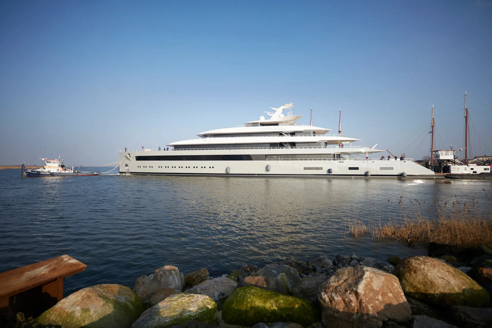 JNCN New Design  Custom white Luxury Yachts Boat  Modern Fiberglass Speed Super  328ft  yacht for sales