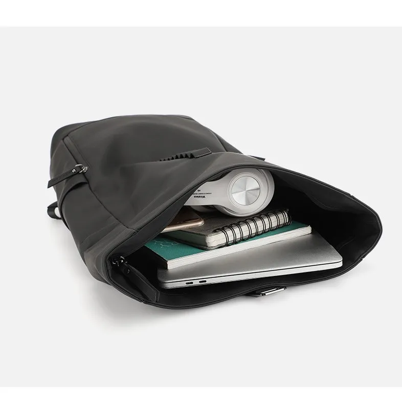 High Quality Factory Custom Logo Unisex Shoulder Leather Waterproof Simple Design USB Business Travel Laptop  Roll Top Backpack