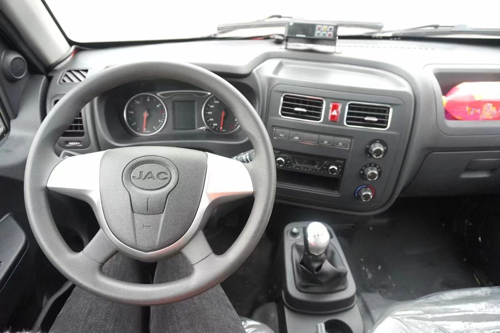 0.5-1.5 Ton   reefer truck  Vegetables fruit meat cream ice cream frozen food and medicine JAC  Refrigerator truckk