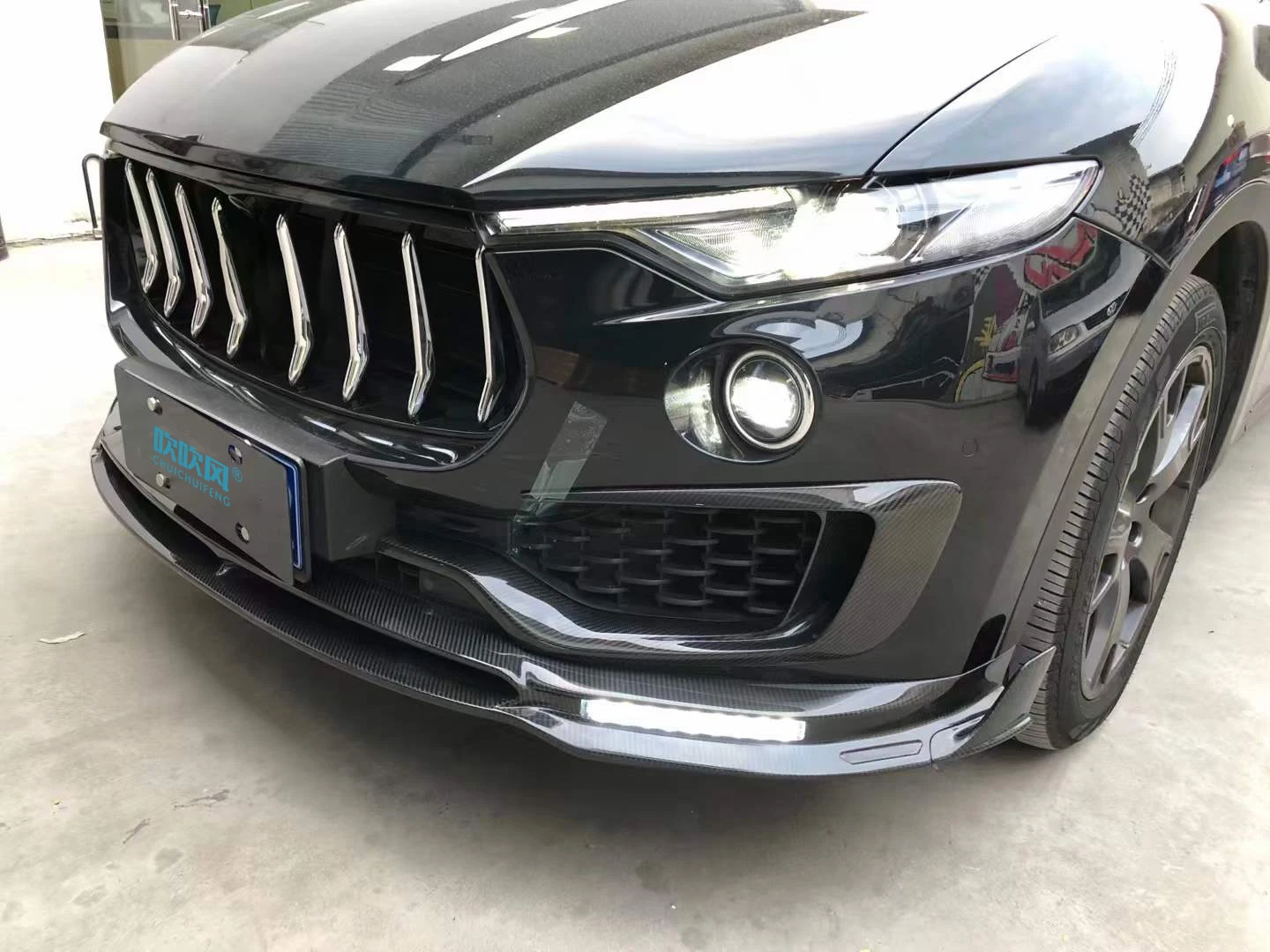 Carbon Fiber Front Splitters Eyebrows Covers Trim Frame Front Splitters for Maserati Levante Front Middle Lip Decoration