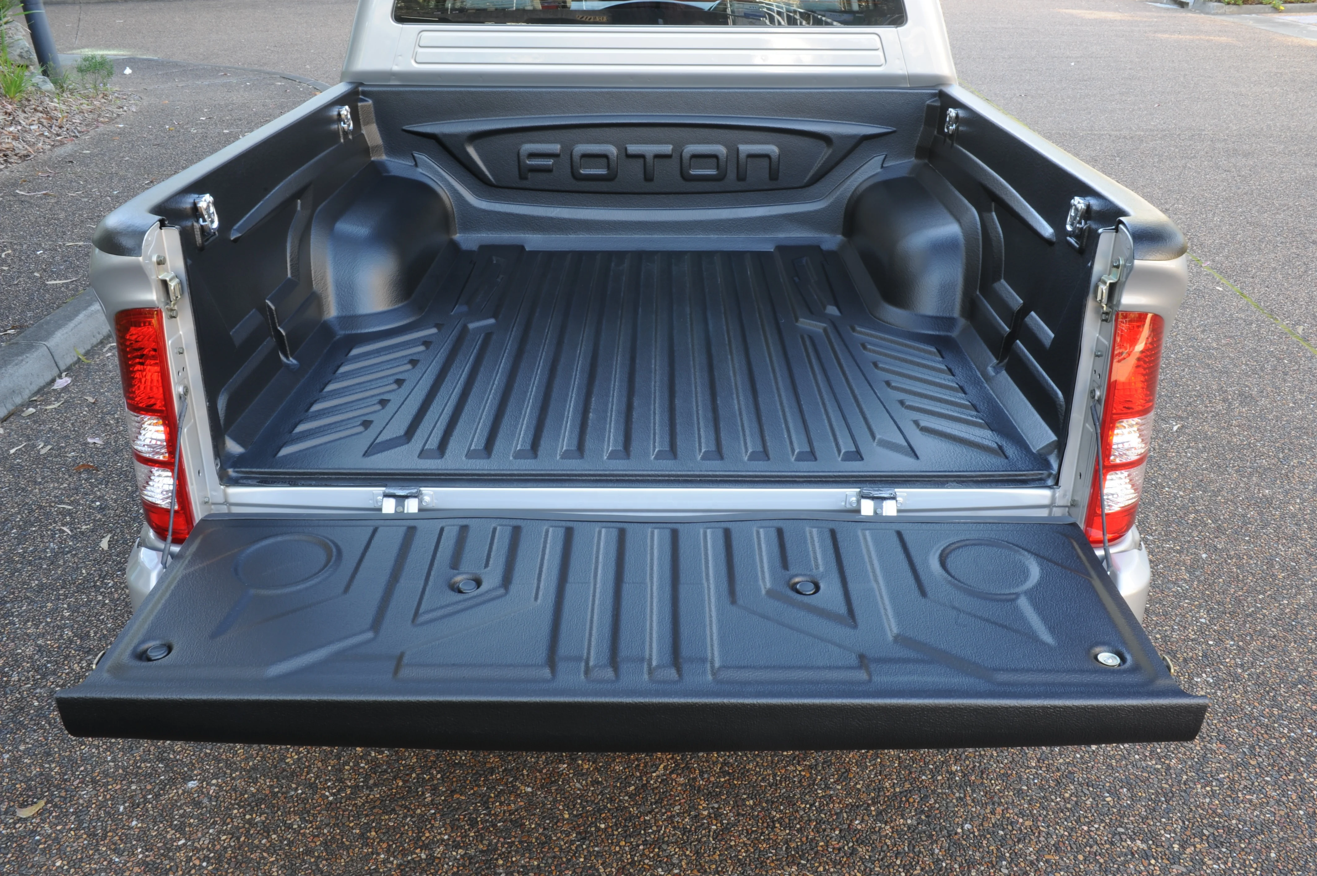 FOTON TUNLAND 4x4 PICKUP WITH 2.4L GASOLINE ENGINE 4WD