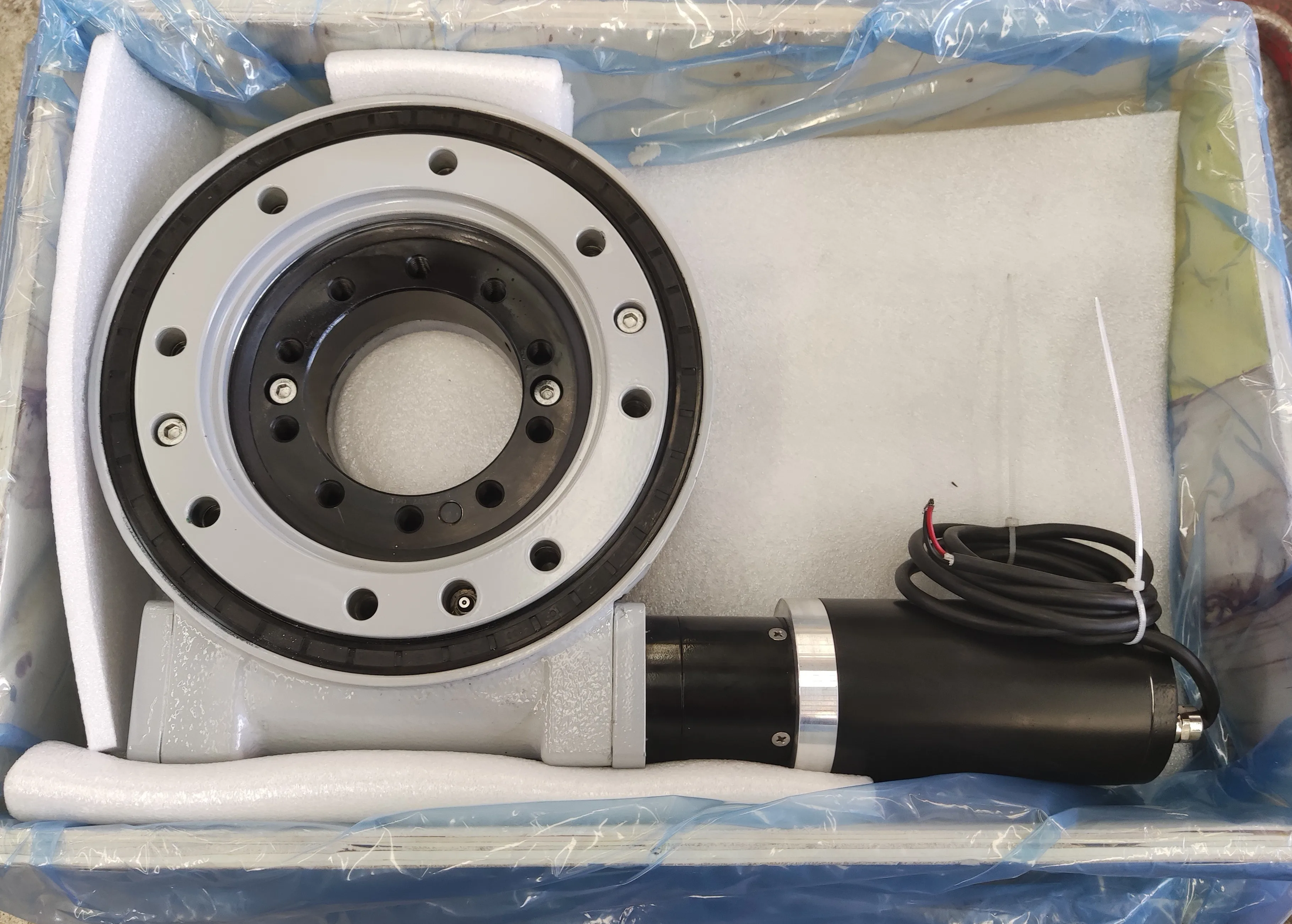 Solar tracker panel worm gear SE7 7 inches slewing drive with DC motor