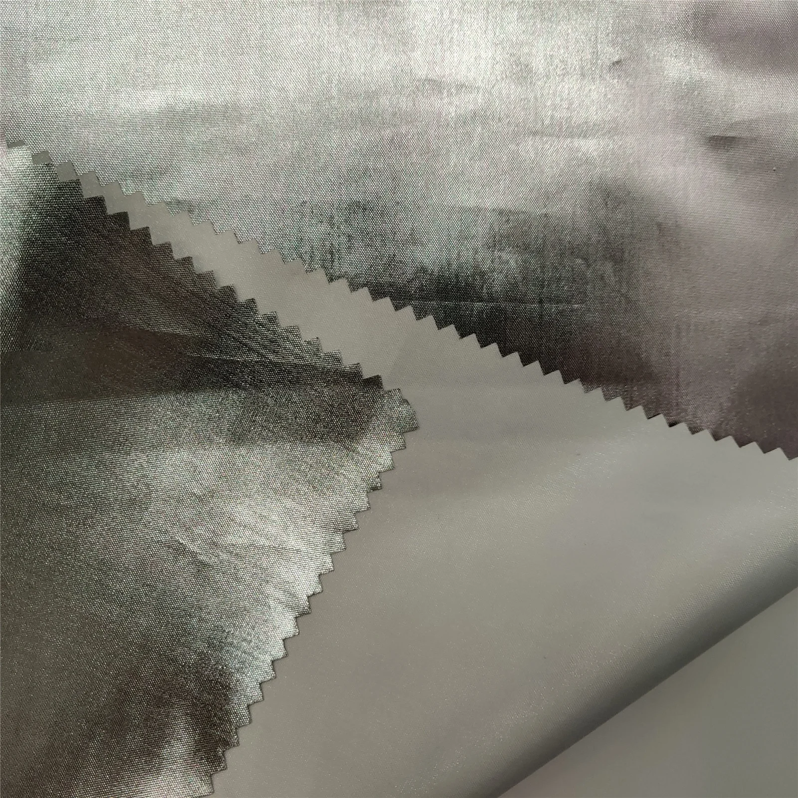 
190T Polyester Taffeta Gold foil Waterproof fabric 100%Polyester woven fabric for kids 