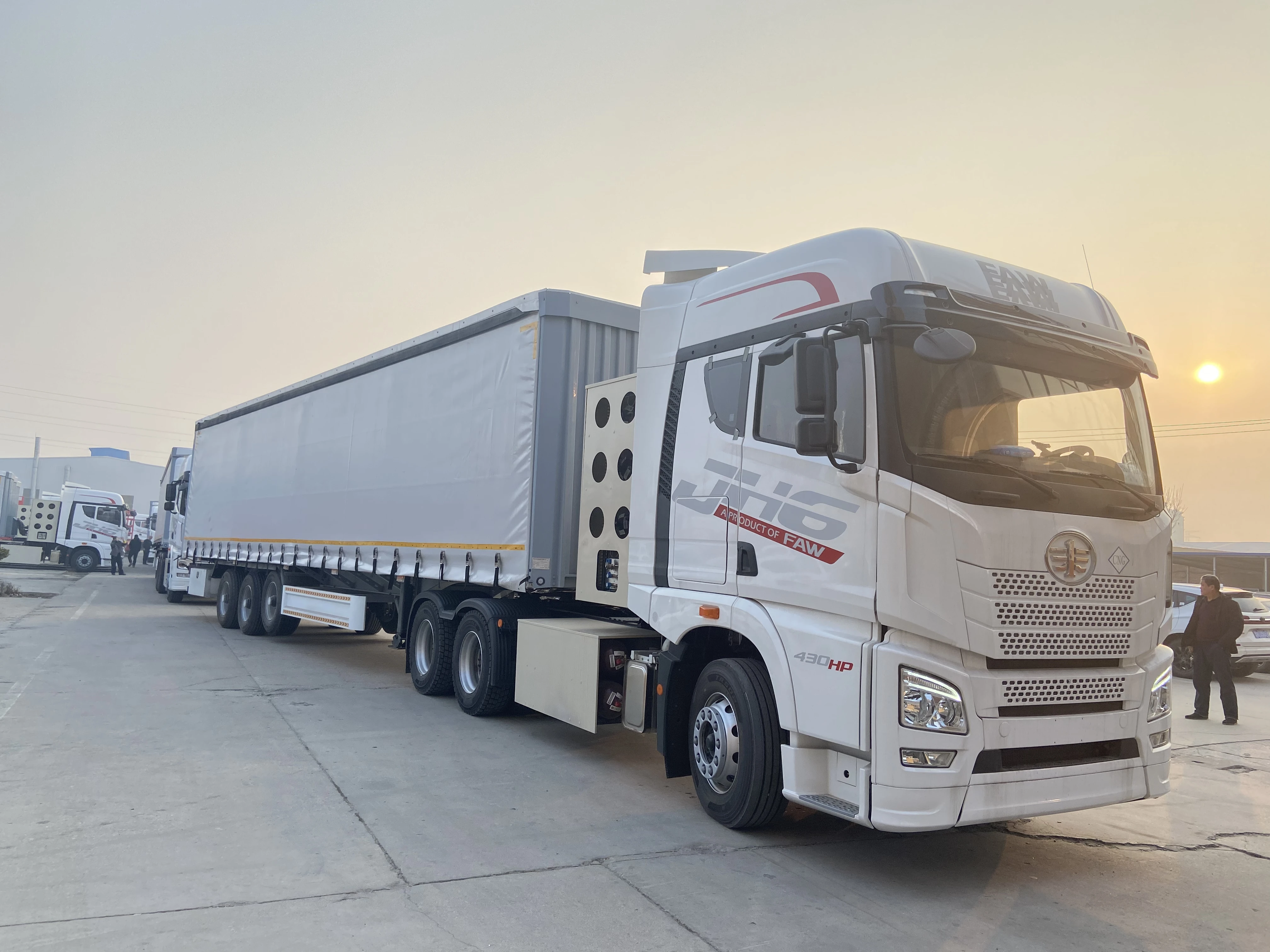 Custom 3 Axis Side Curtain Semi Trailer for Transporting Large Equipment Factory Direct Truck Trailers