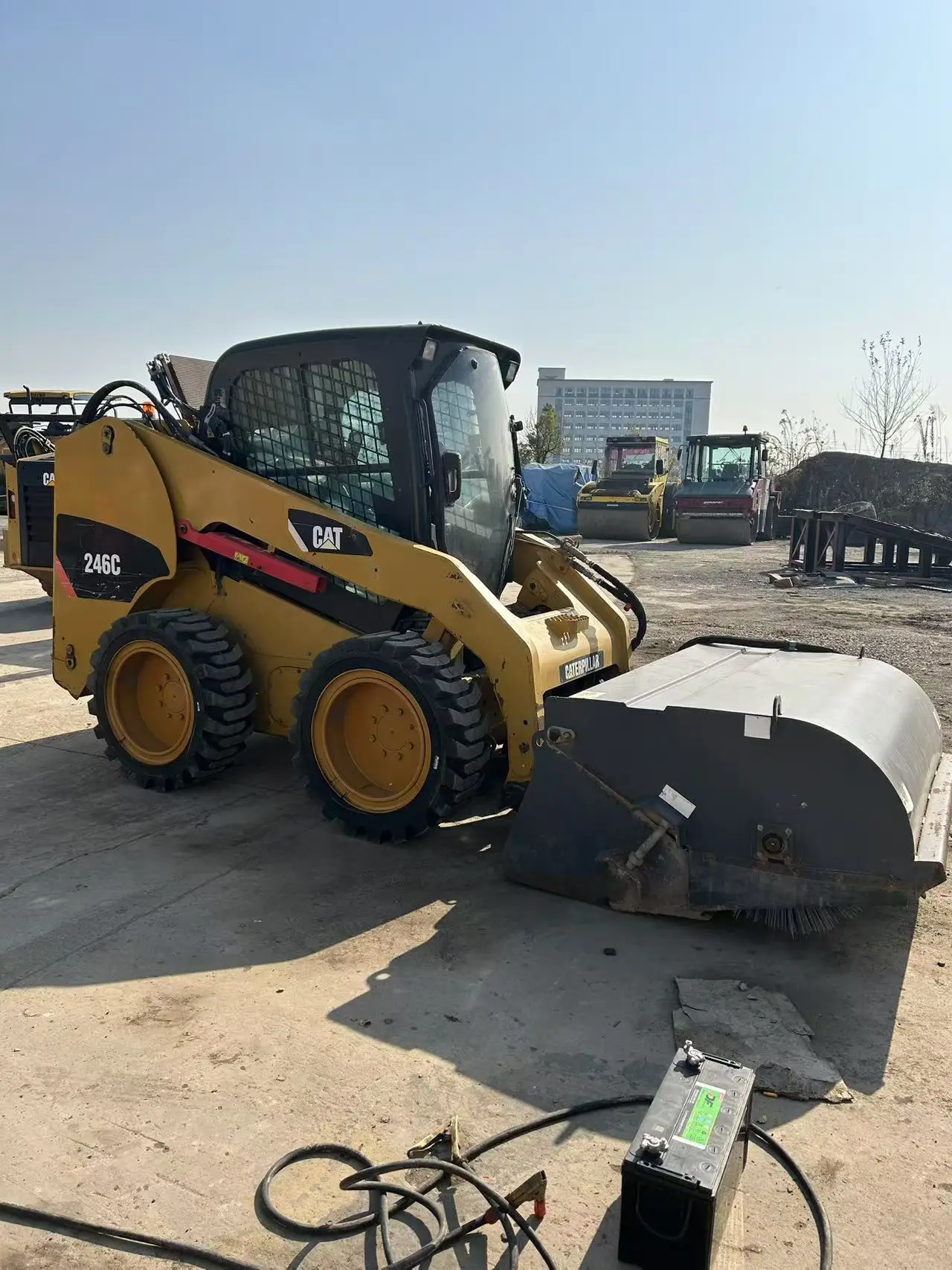 Secondhand Cat Used 246C Mini 246D 262 246c 262D Front Loader Tractor Small Design Wheel Attached with Hydraulic Pick-up Sweeper