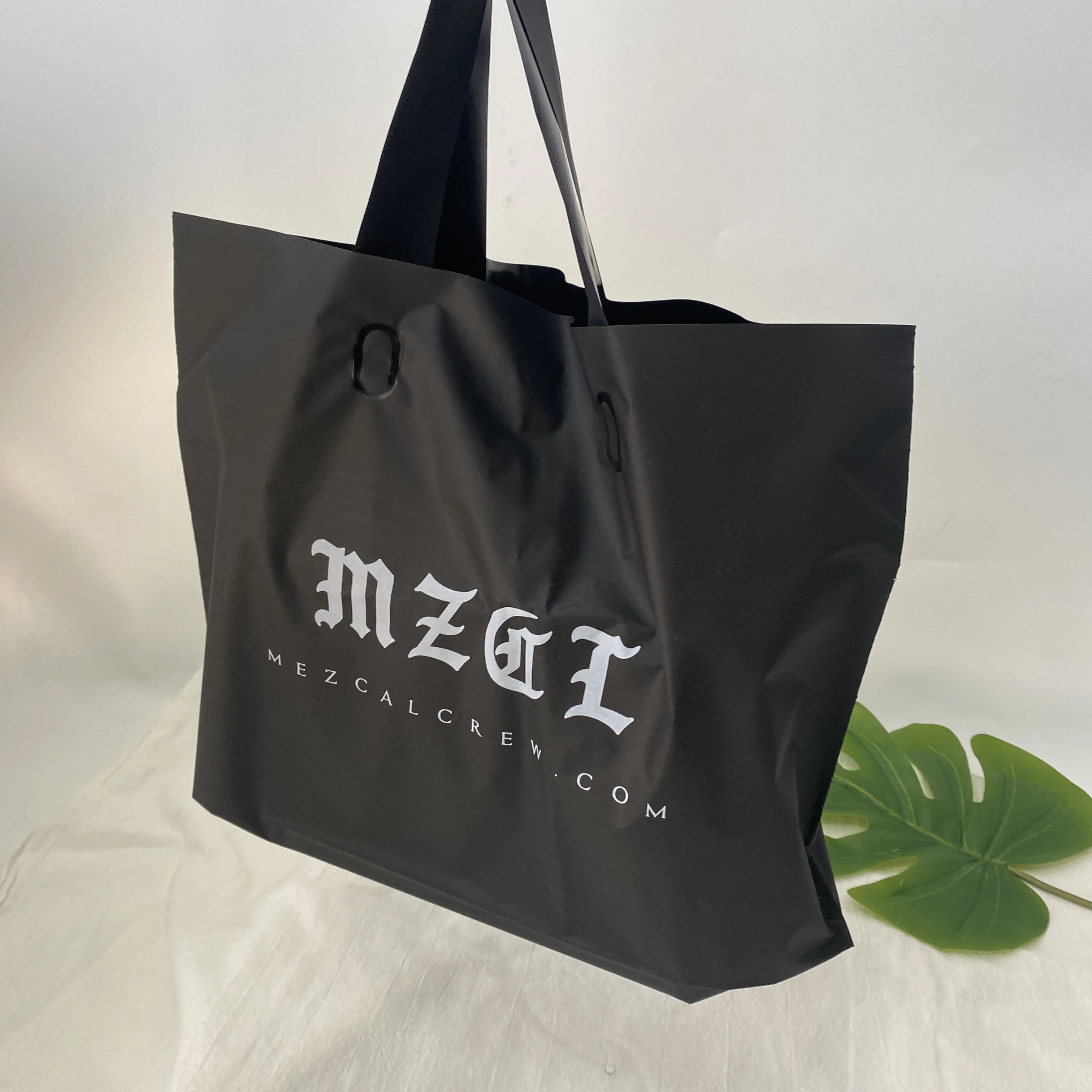 Customized high-density polyethylene thickness with logo printing carrier, gift retail plastic shopping bag with handle