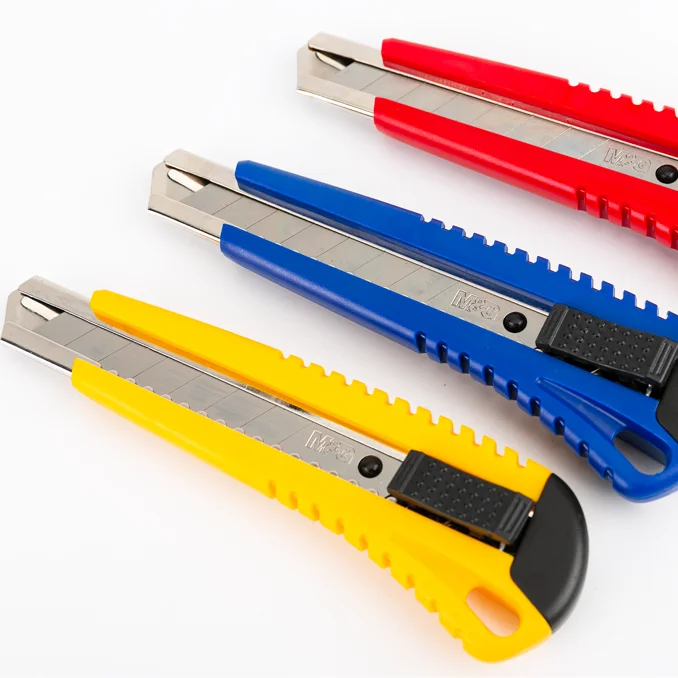 M & G Auto Lock Utility Knife 18 mm Blister Card Package