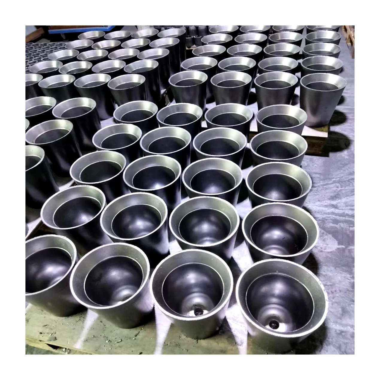 factory custom various size of graphite groove crucible with hole in bottom for special application