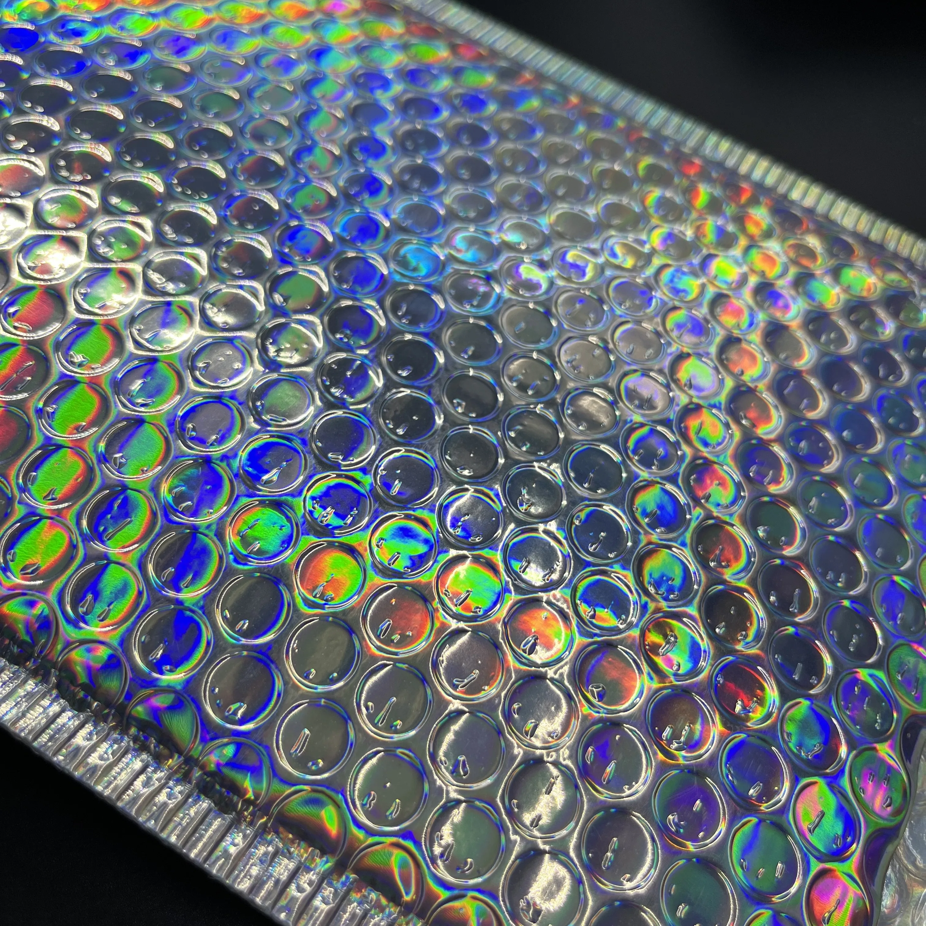 Manufacturer Low Price Poly Mailers White Bubble Cushion Bag Metallic Holographic Bubble Mailer for cosmetic