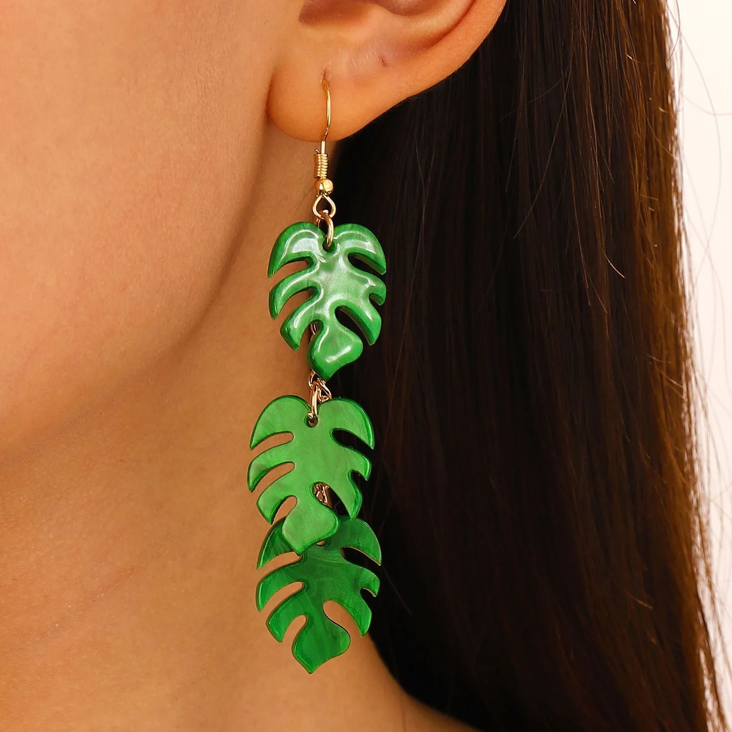Vintage Crystal Zircon Red Maple Leaf Earrings Women Temperament Rhinestone Ginkgo Leaf Stud Earrings Party Jewelry