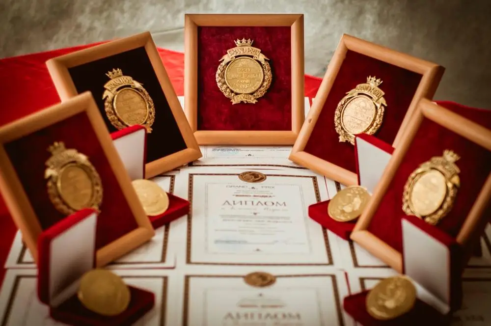 CLASSIC NATURAL HONEY and RAISINS 500 ml VODKA