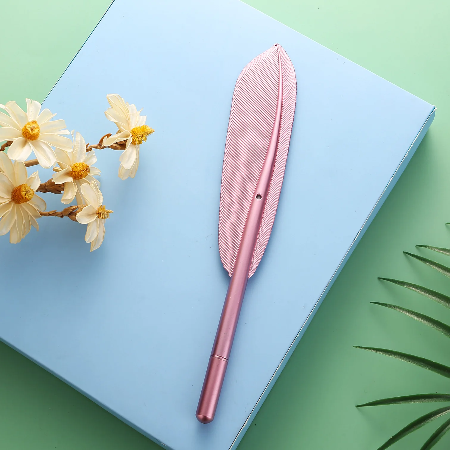 Novelty Craft Retro Style Neutral Feather Pen Creative School Office Multi-color Pen Feather Plastic Ball Pen