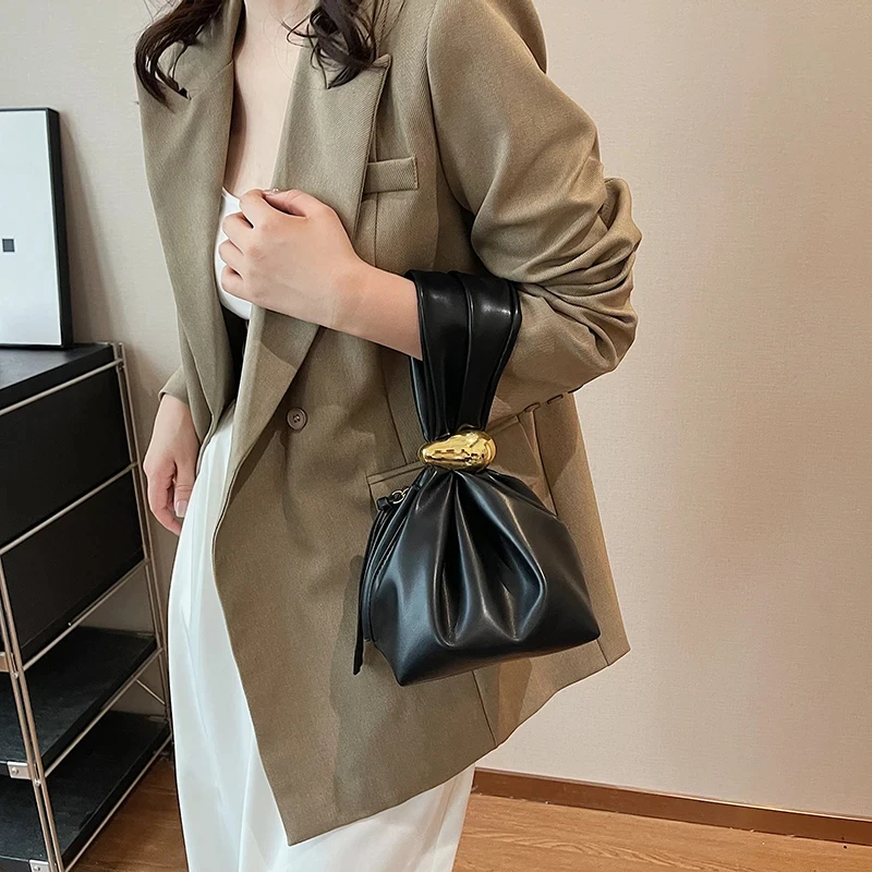Solid Color Ruched Ladies Hand Bags Clutch Purses PU Fabric Pleated Cloud Shape Handbags for Women Luxury 2024