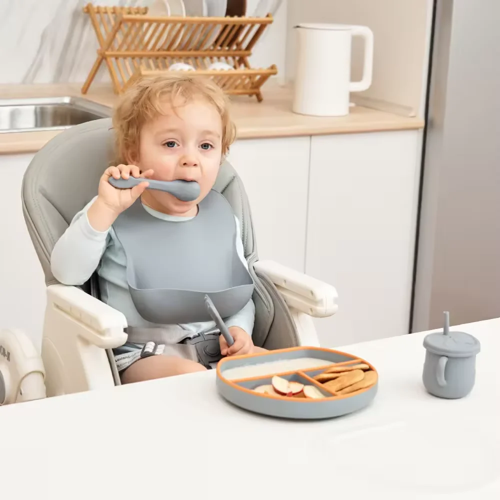 Eversoul Custom Personalized Dual Colors Silicone Kids Baby Dining Feeding Set Divided Suction Plates Baby Plate