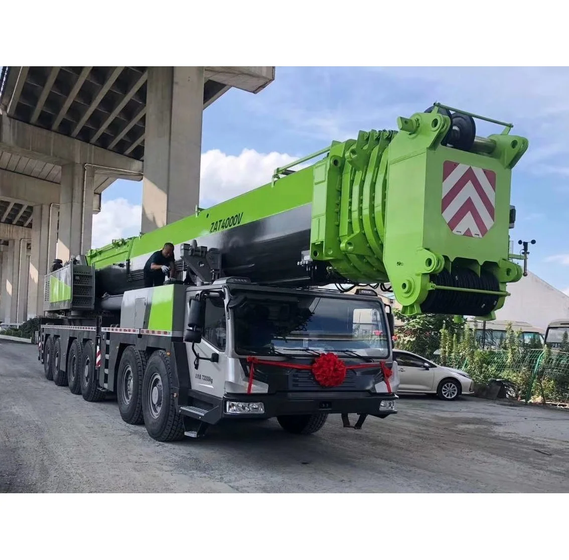 Low Price 400 Ton Heavy All Terrain Crane Truck ZAT4000V in Algeria