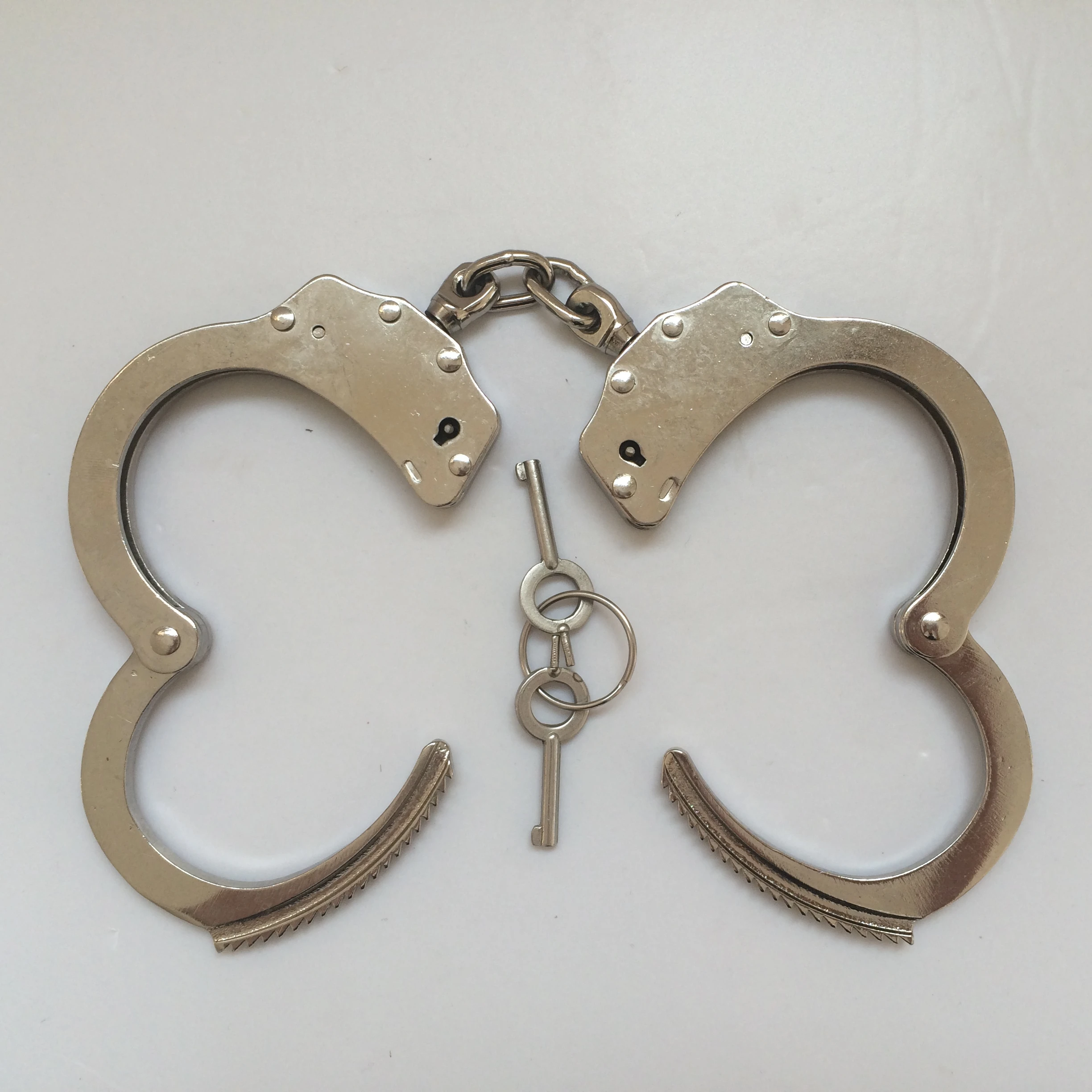 
 Наручники из нержавеющей стали высокого качества для полиции с двойным замком  