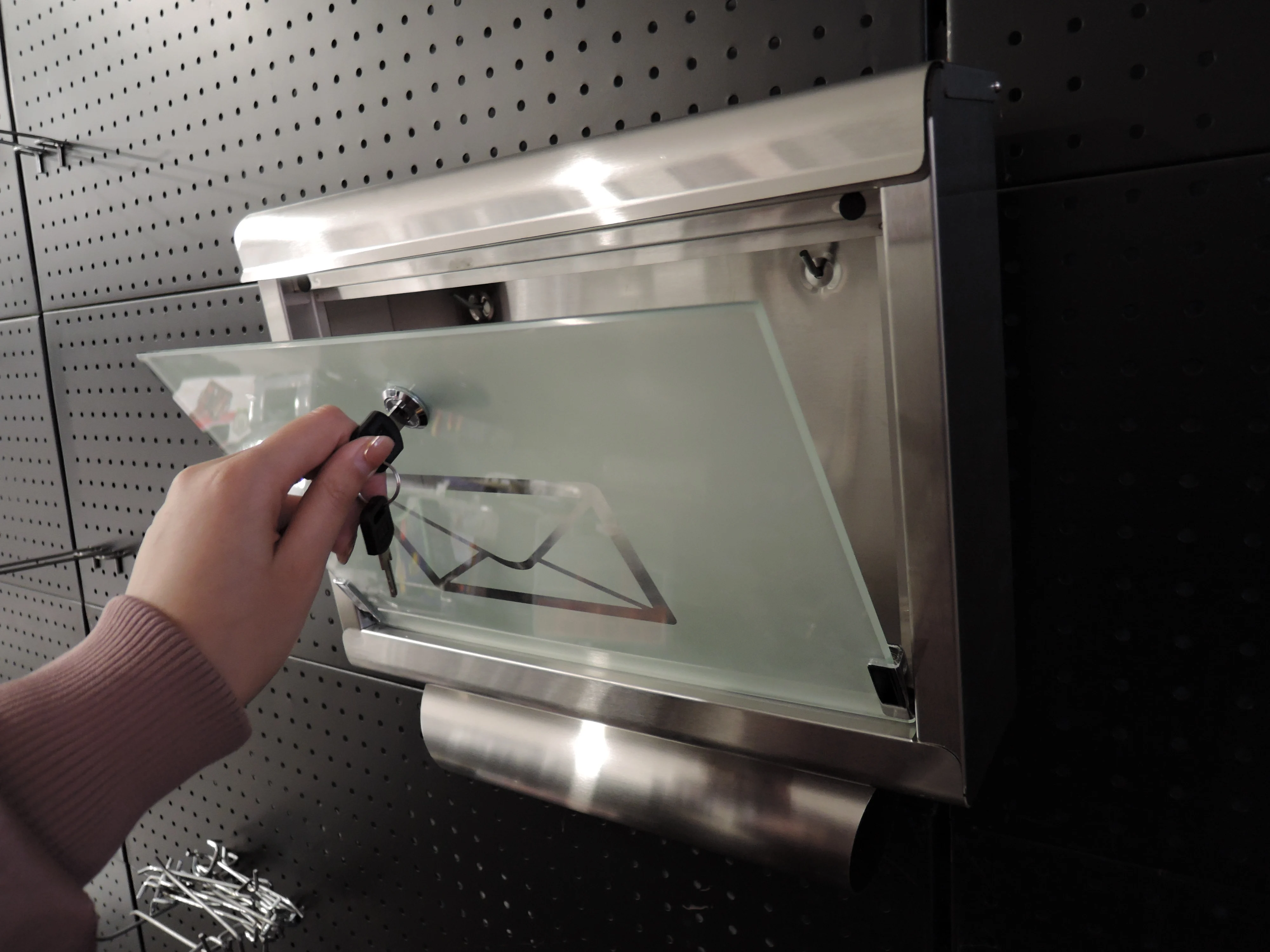 Hot Selling New Stainless Steel Lockable Anti Theft Transparent Panel And Waterproof Outdoor Wall Mounted Mail Box