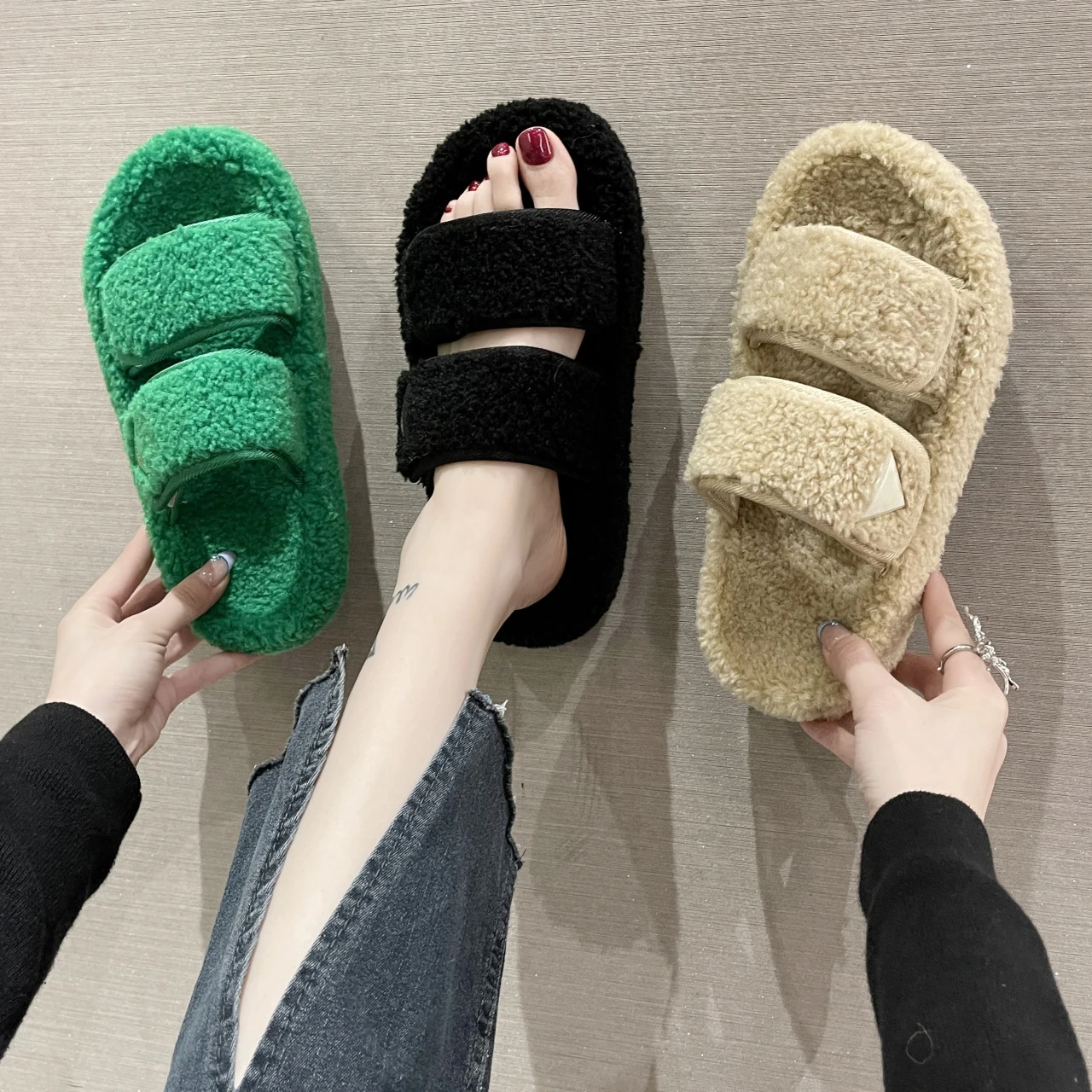 Customized Design Slip-on Plush Fluffy Flat Ladies Slides Colorful Women Indoor Super Light Lamb Fur Slippers