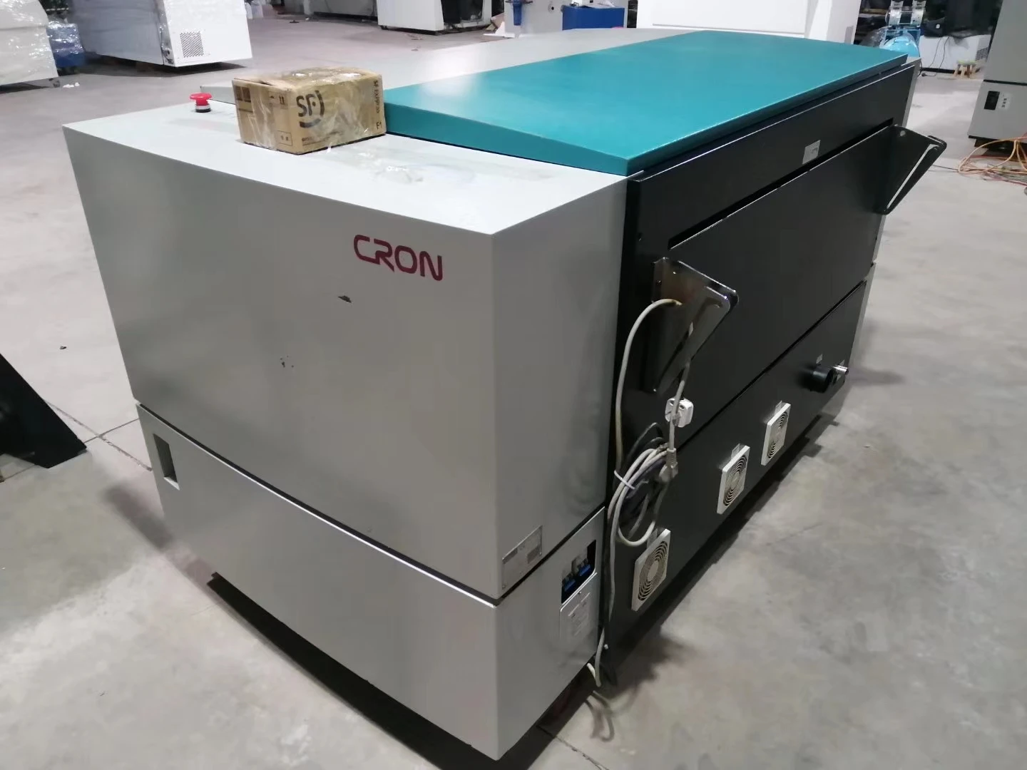  Используется компьютер UV CTP для создания пластин