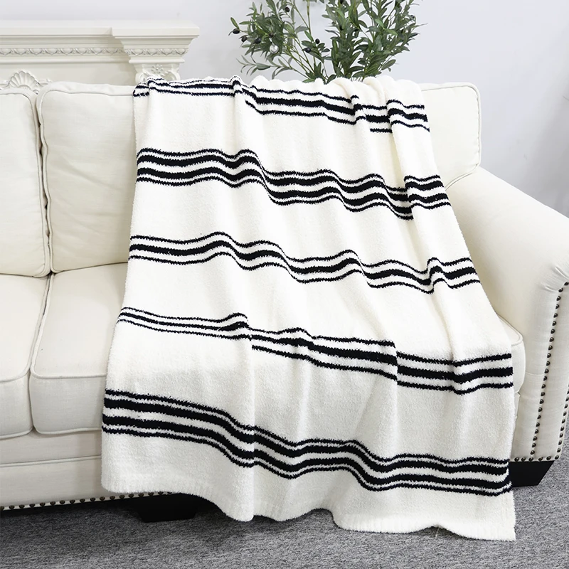 Hot Selling In Super Market Microfiber 100% Polyester  Blanket Fabric Super Soft Plush Custom Throw Blanket