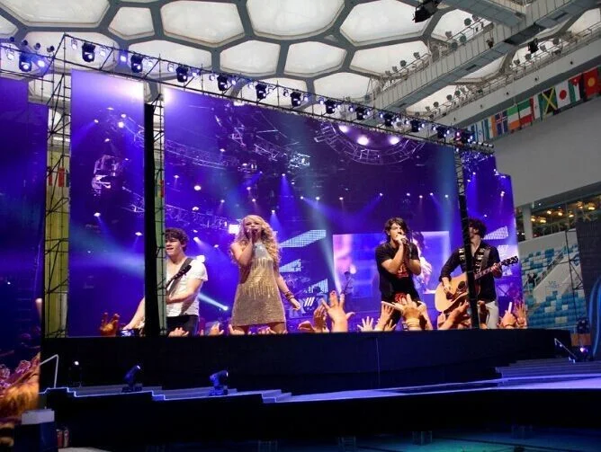 High Resolution LED Video Wall Panel Full Color Video LED Display Screen with  4x3 complete system plug and play