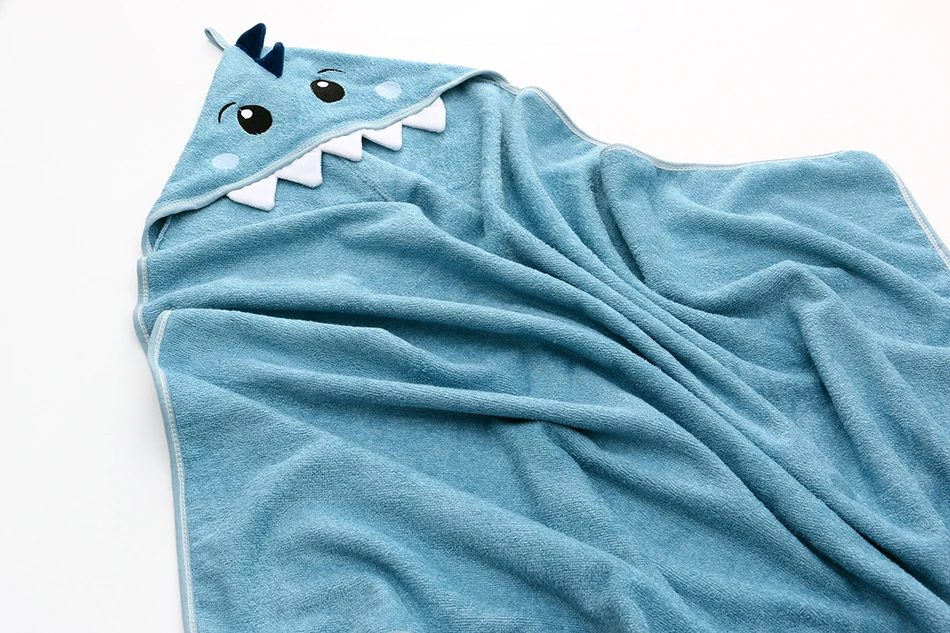 High-density thickened coral fleece hooded bathrobe Baby soft hooded cape Autumn winter children hooded bath towel wholesale