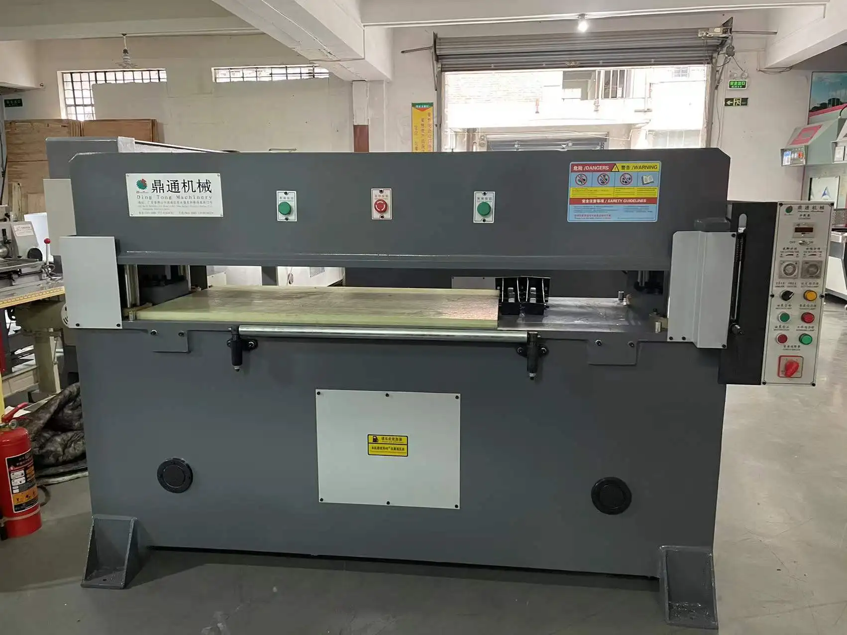 Factory price hydraulic cutting machine