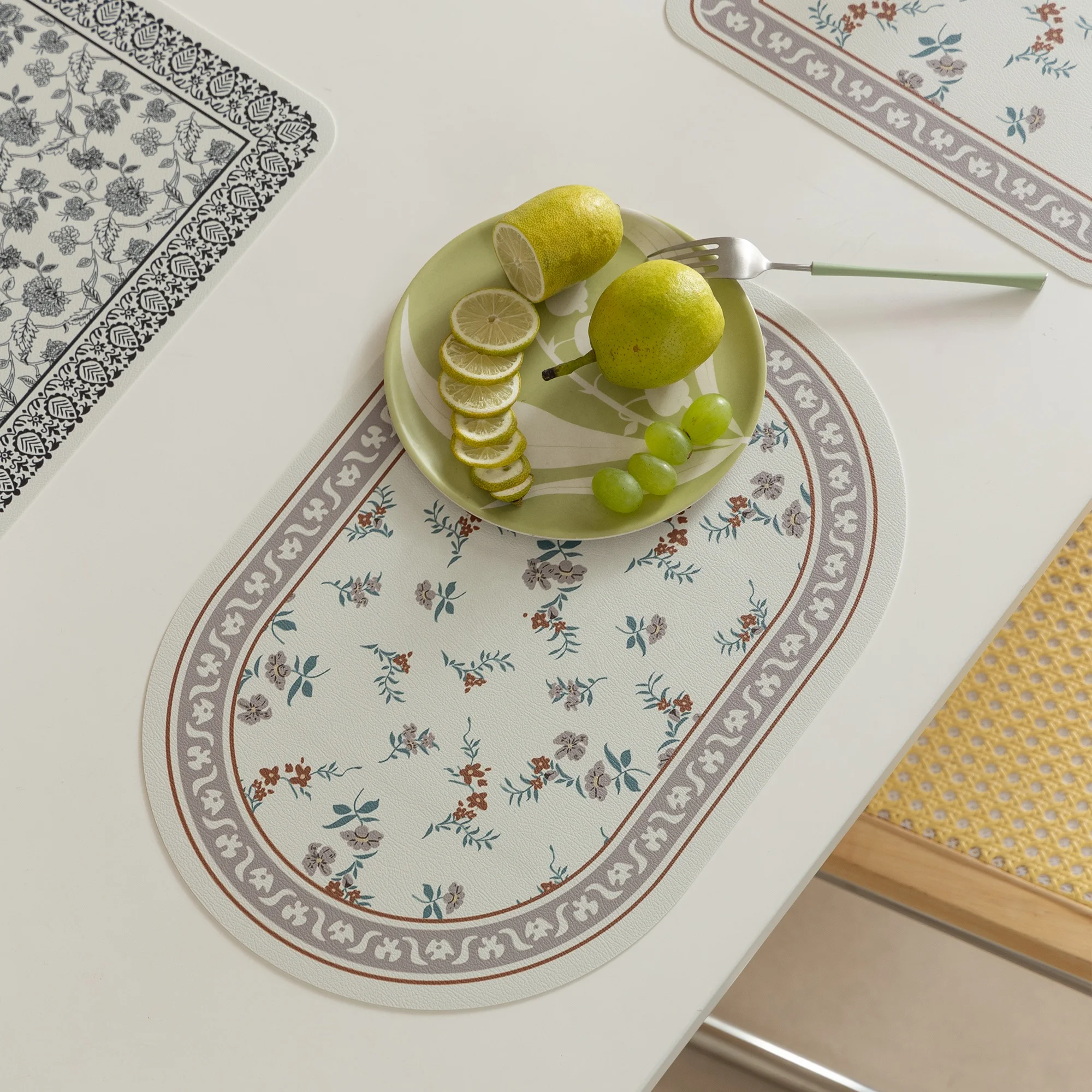 Low MOQ Modern Printed Floral Pattern PVC Placemat Waterproof Anti-scratch Home Decoration Tablemat