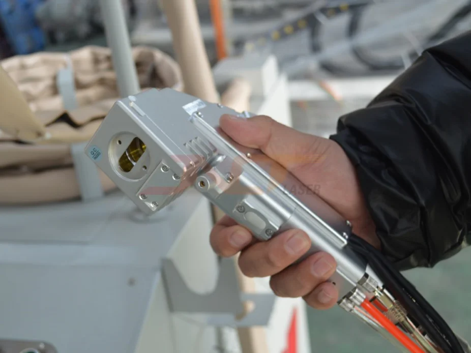 1000W 1500W 2000W 3000W metal rust removal CW fiber laser cleaning machine for oil paint