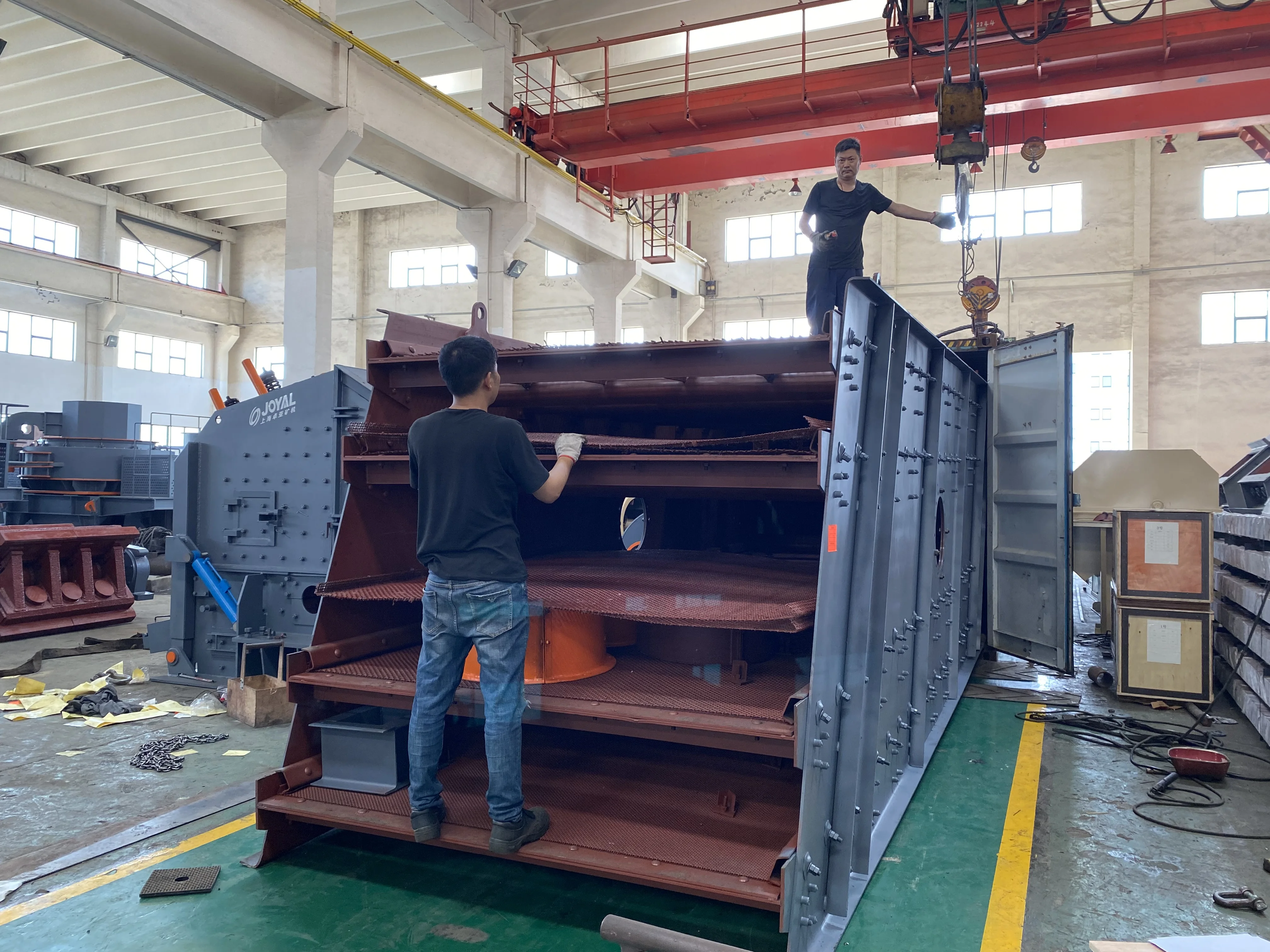 China Factory Good Quality YK Series Silica Sand Vibrating Screening Machine