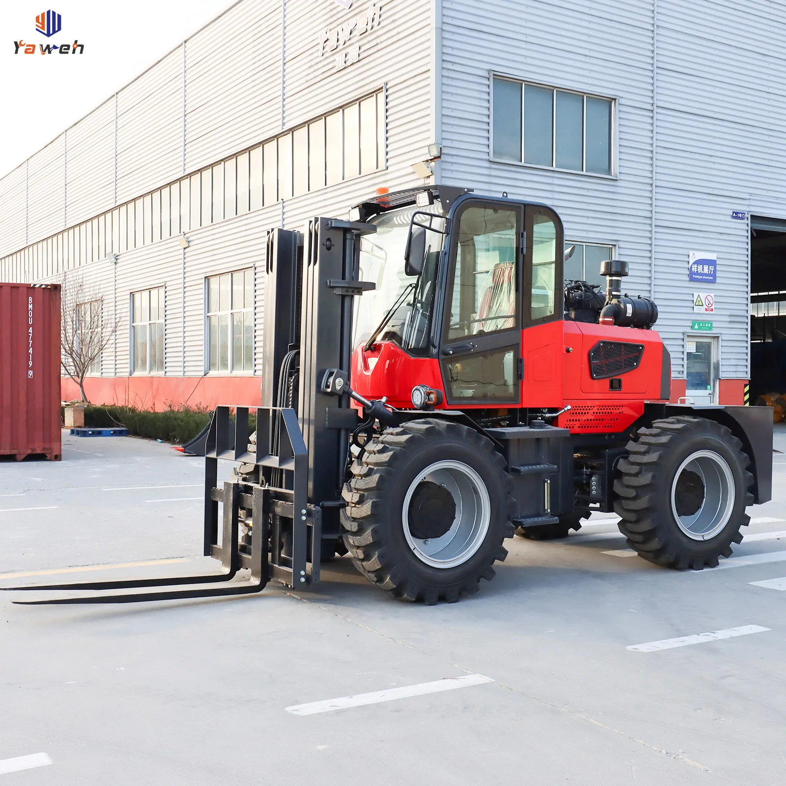 Yaweh diesel offroad 4x4 forklift truck made with closed cabin in china 10T Cross-country Forklift