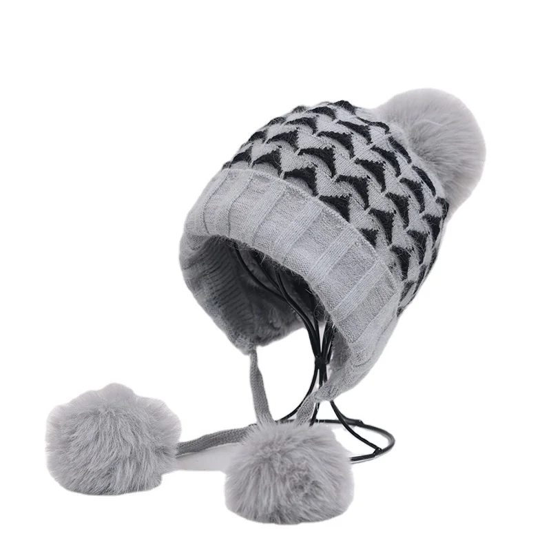 Женская зимняя шапка с перуанскими ушками