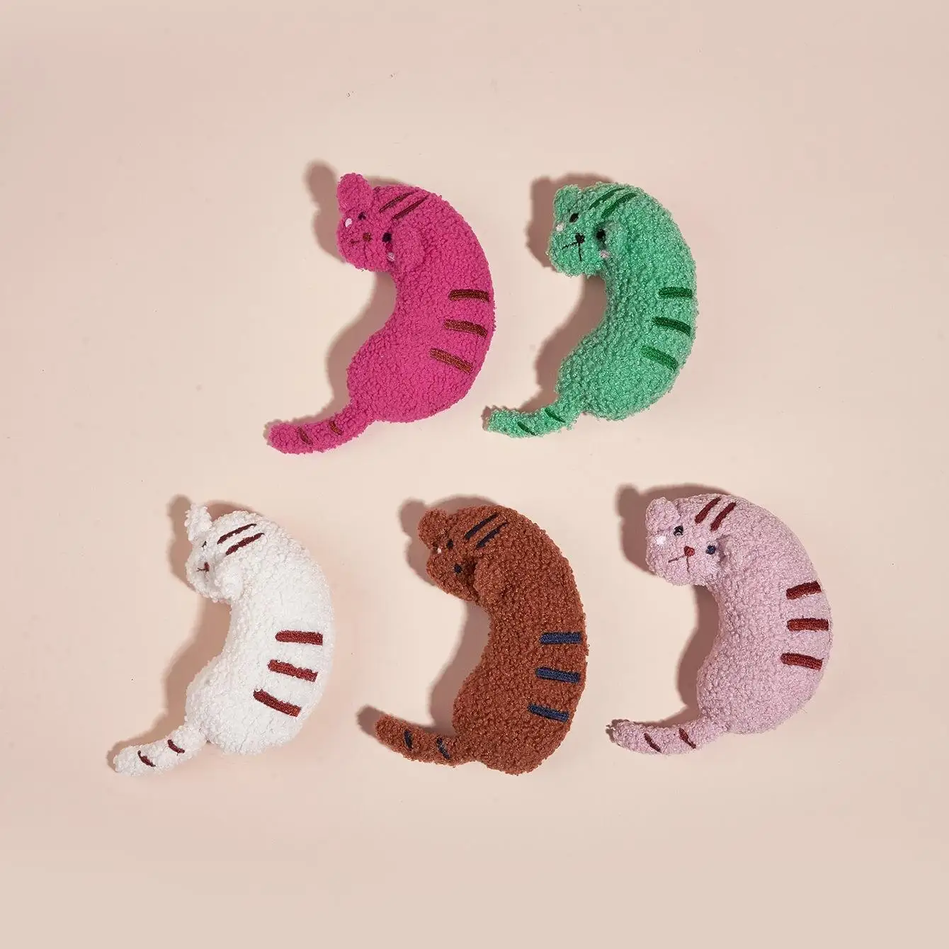 Новые игрушки для кошек в форме котенка включают универсальные устойчивые к укусам интерактивные собак и