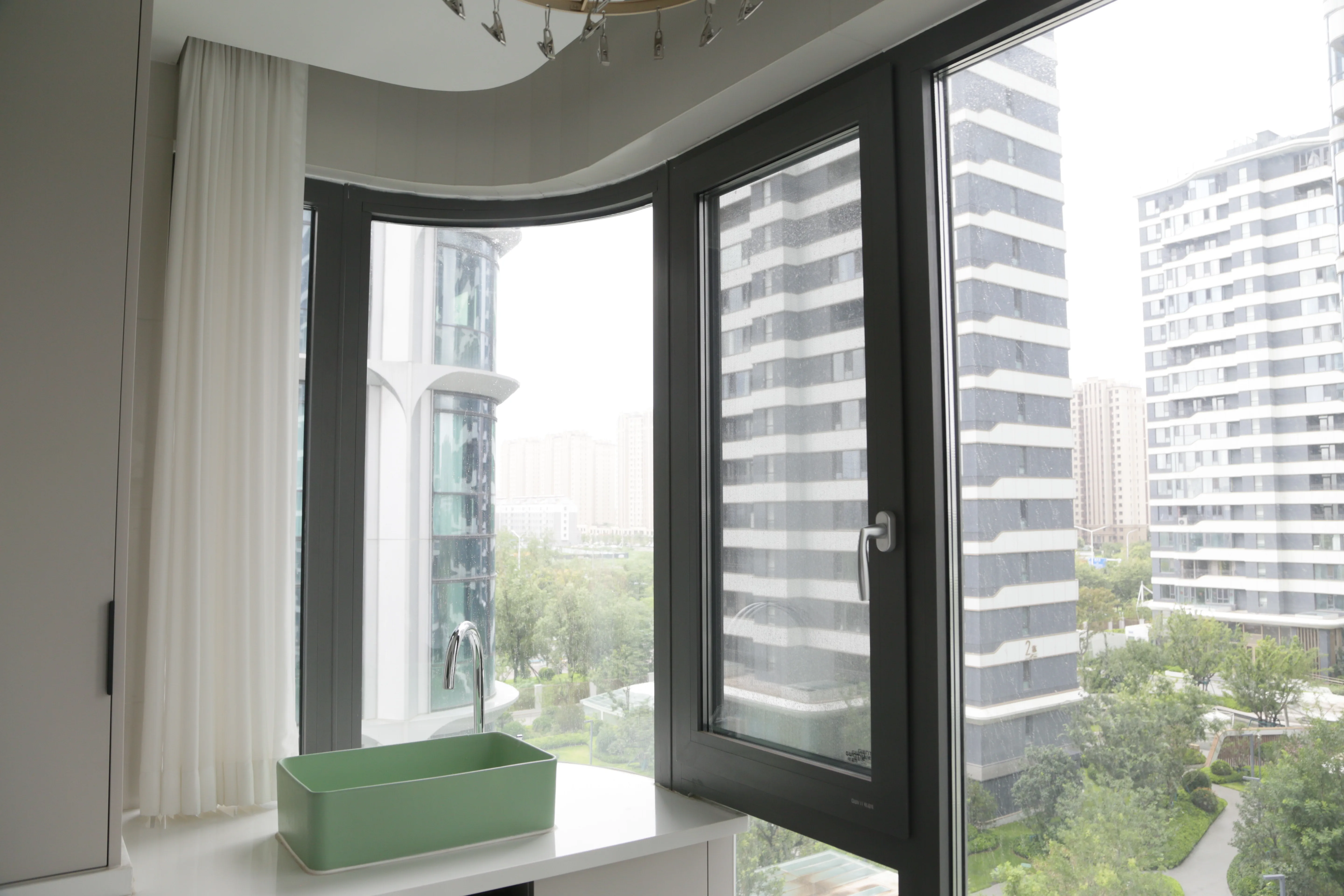 High-End Aluminum Windows and Doors with Steel and Plastic Frames Swing Open Style for Energy-Efficient Exterior Kitchen Living