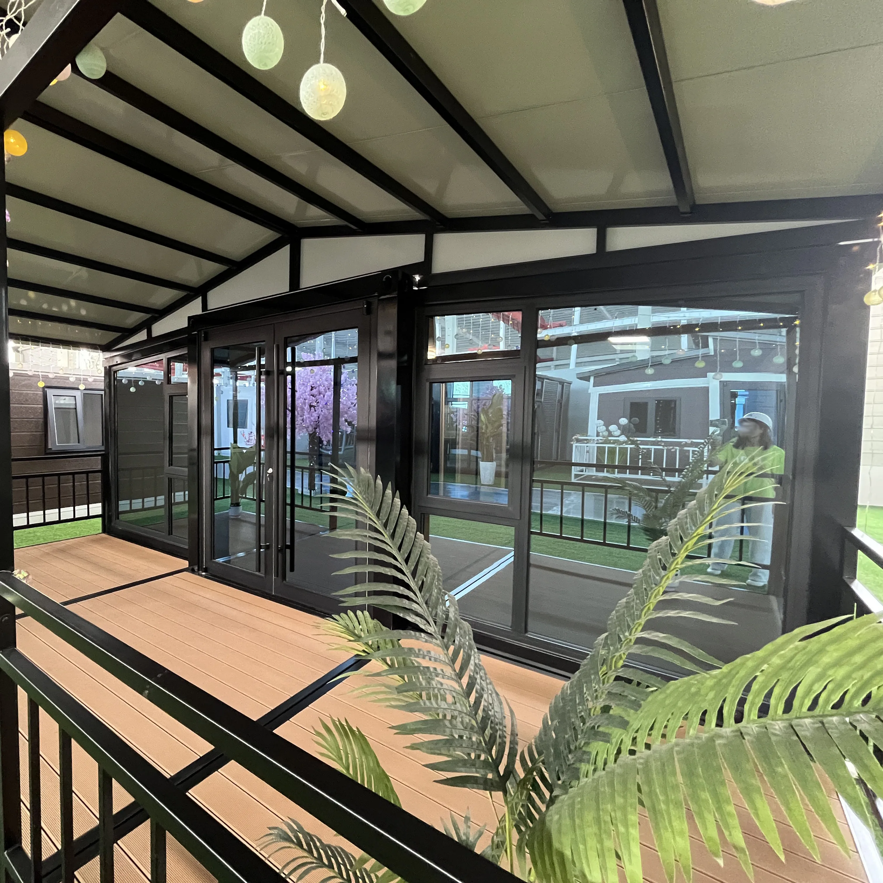 Modern Luxury 20ft 40ft Container Bar for Restaurant and Coffee Shop Prefab Steel Structure Shipping Cafe with 1 Year Warranty