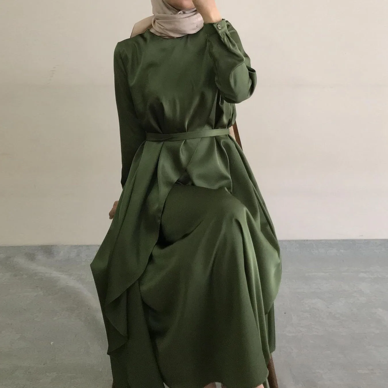 Top Selling Amazing Quality Nida Abaya with regular Sleeves Closed Abaya Modesty Dress with matching Belt