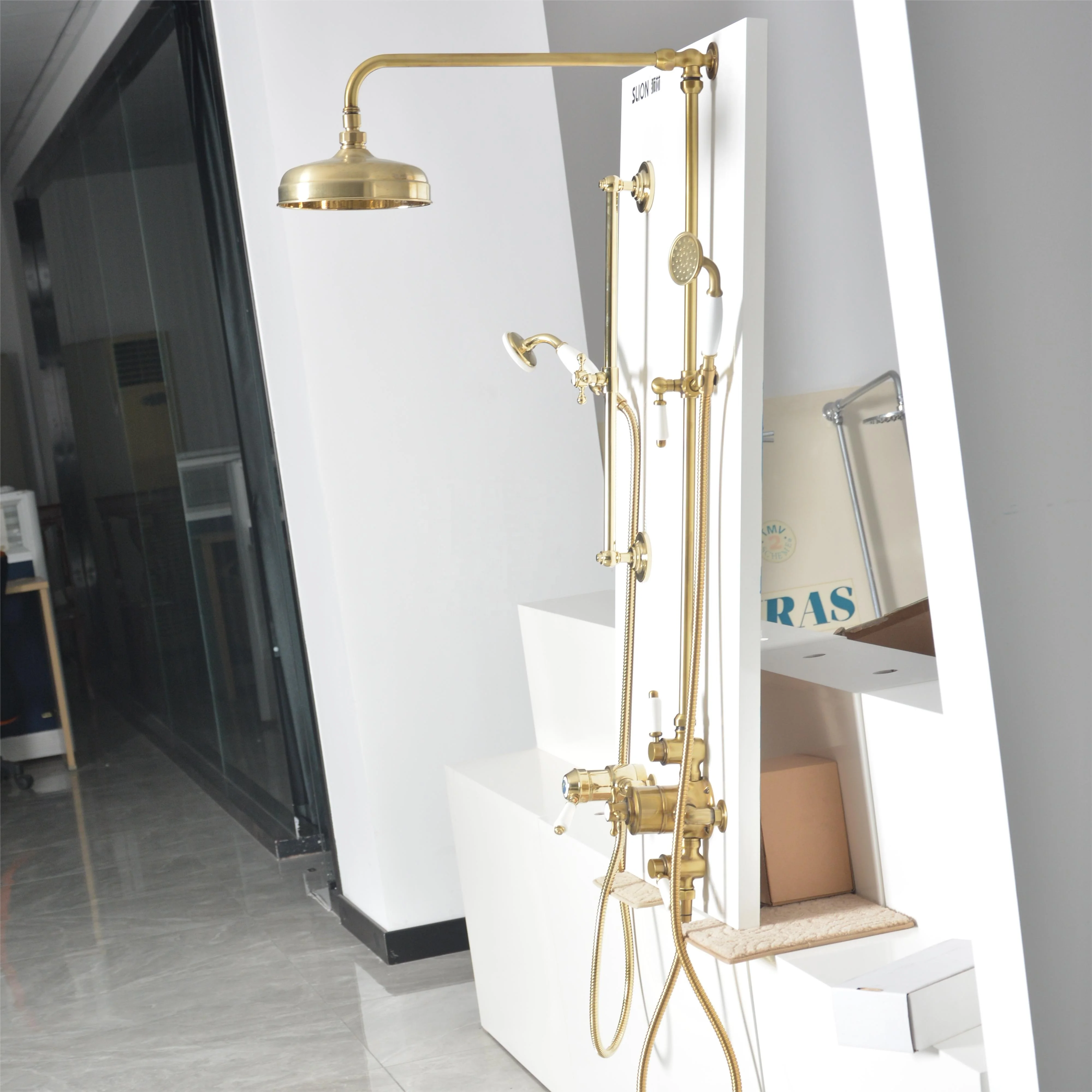 European antique brass shower set dual handle bath shower faucets Thermostatic shower Suitable for the elderly and children